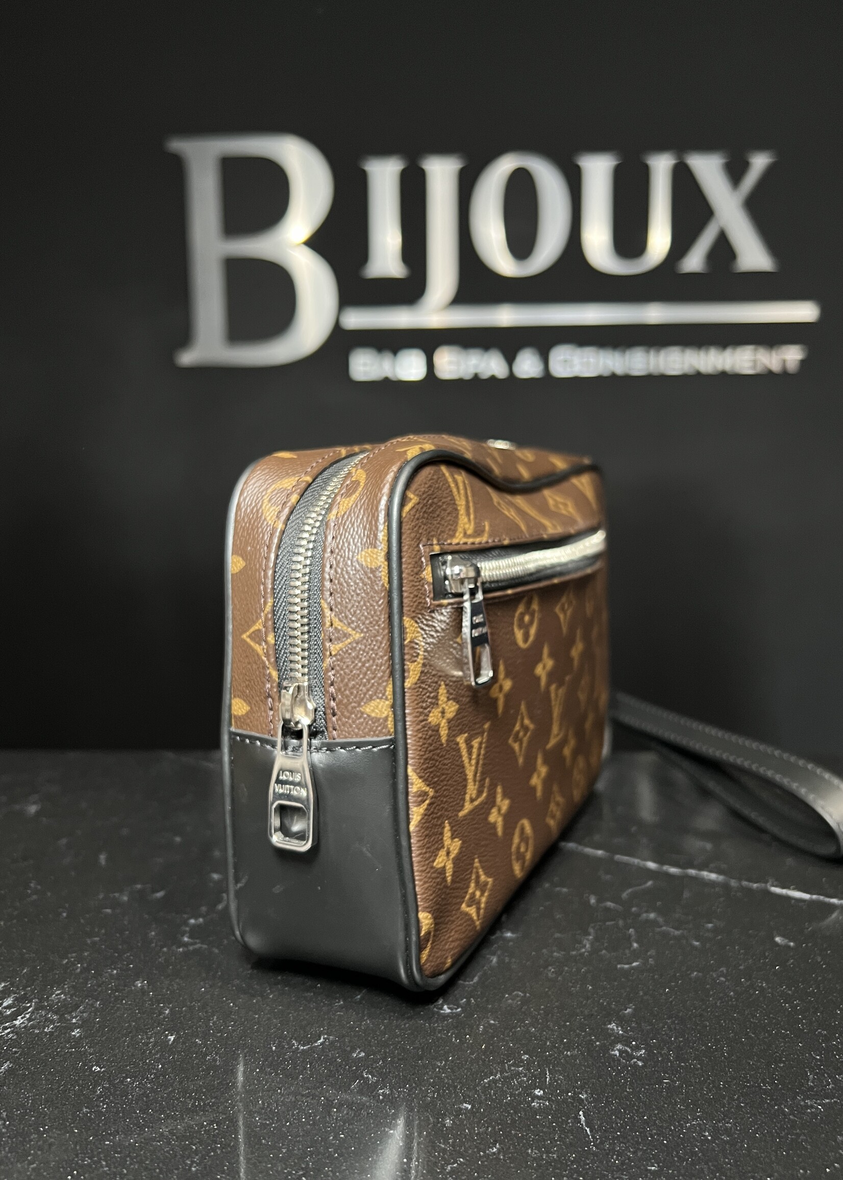 Louis Vuitton Louis Vuitton Kasai Clutch