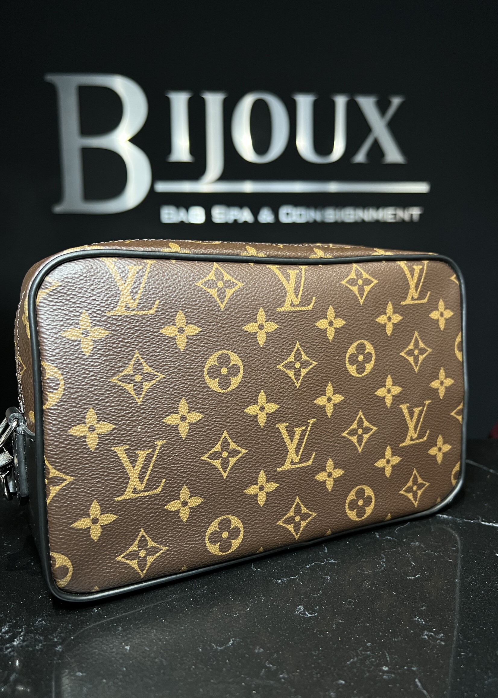 Louis Vuitton Louis Vuitton Kasai Clutch
