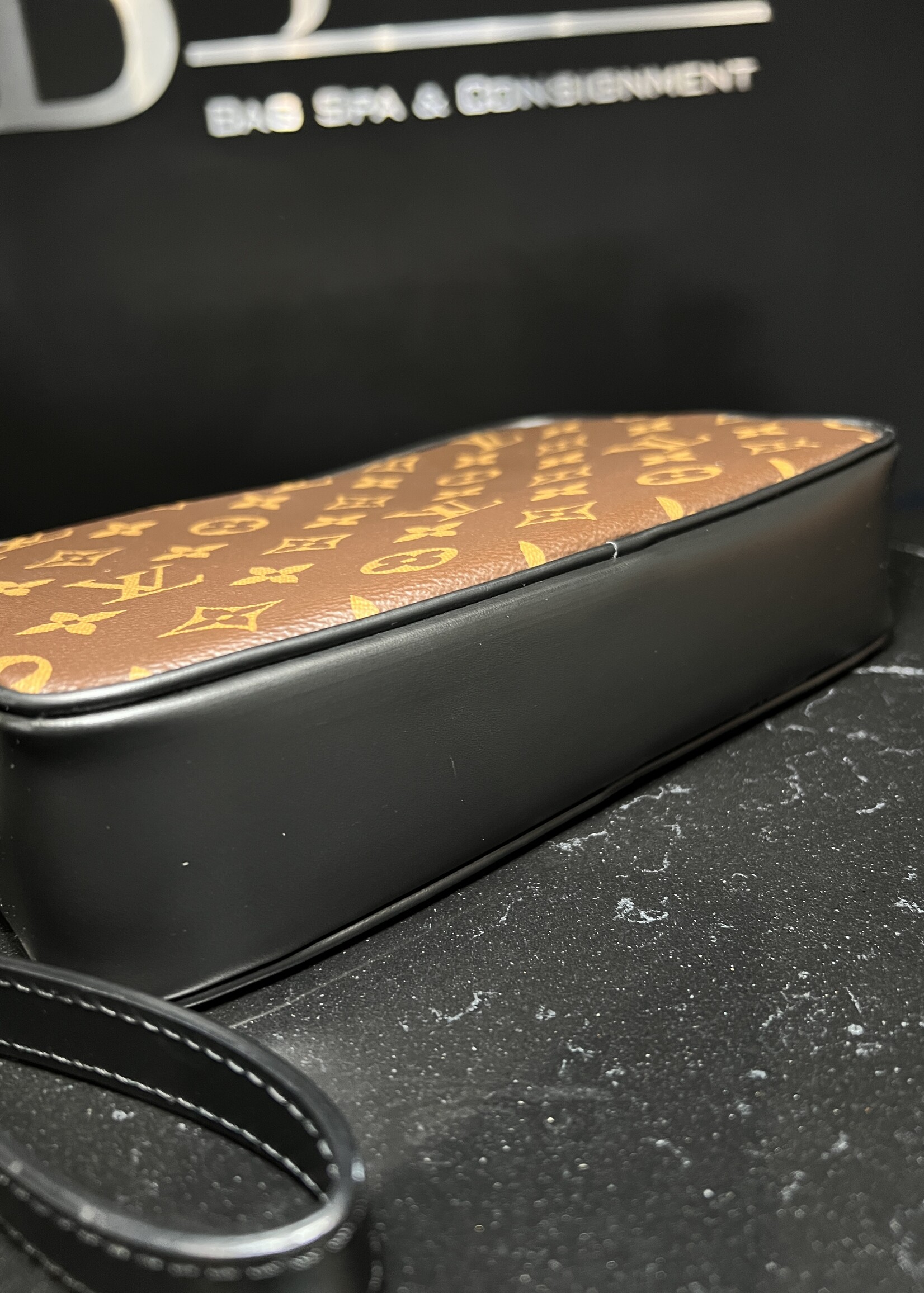 Louis Vuitton Louis Vuitton Kasai Clutch