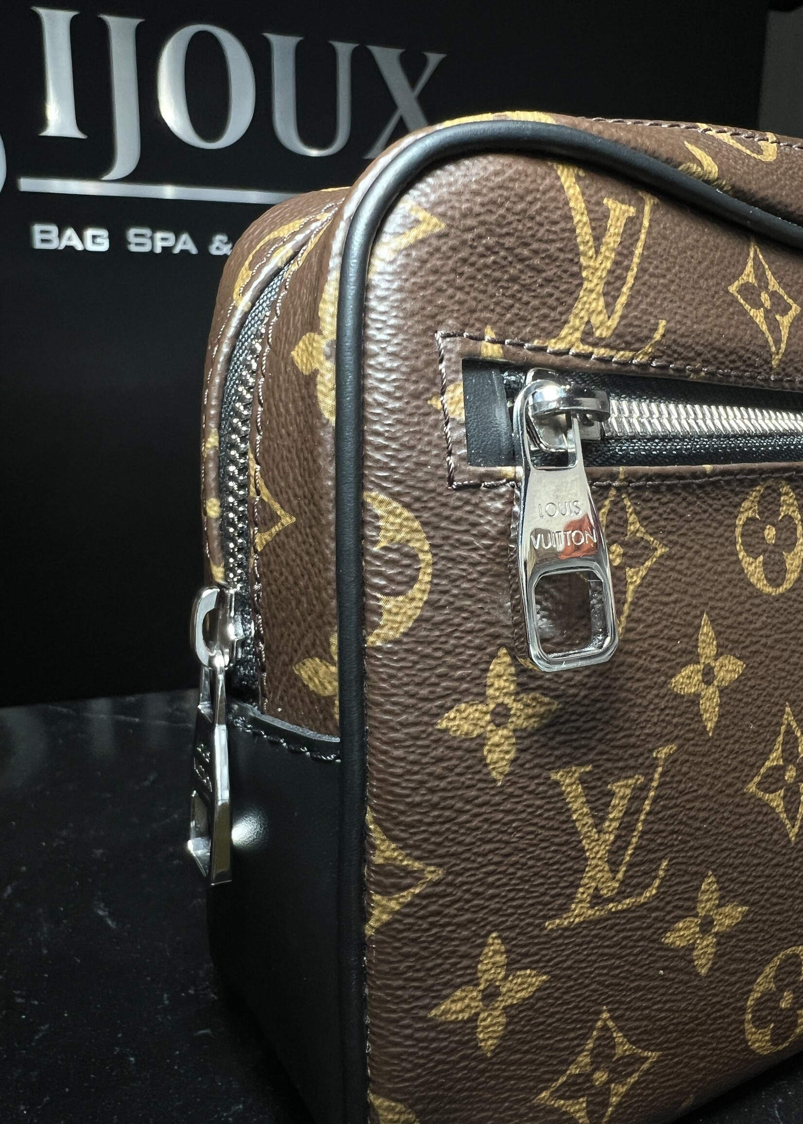 Louis Vuitton Louis Vuitton Kasai Clutch