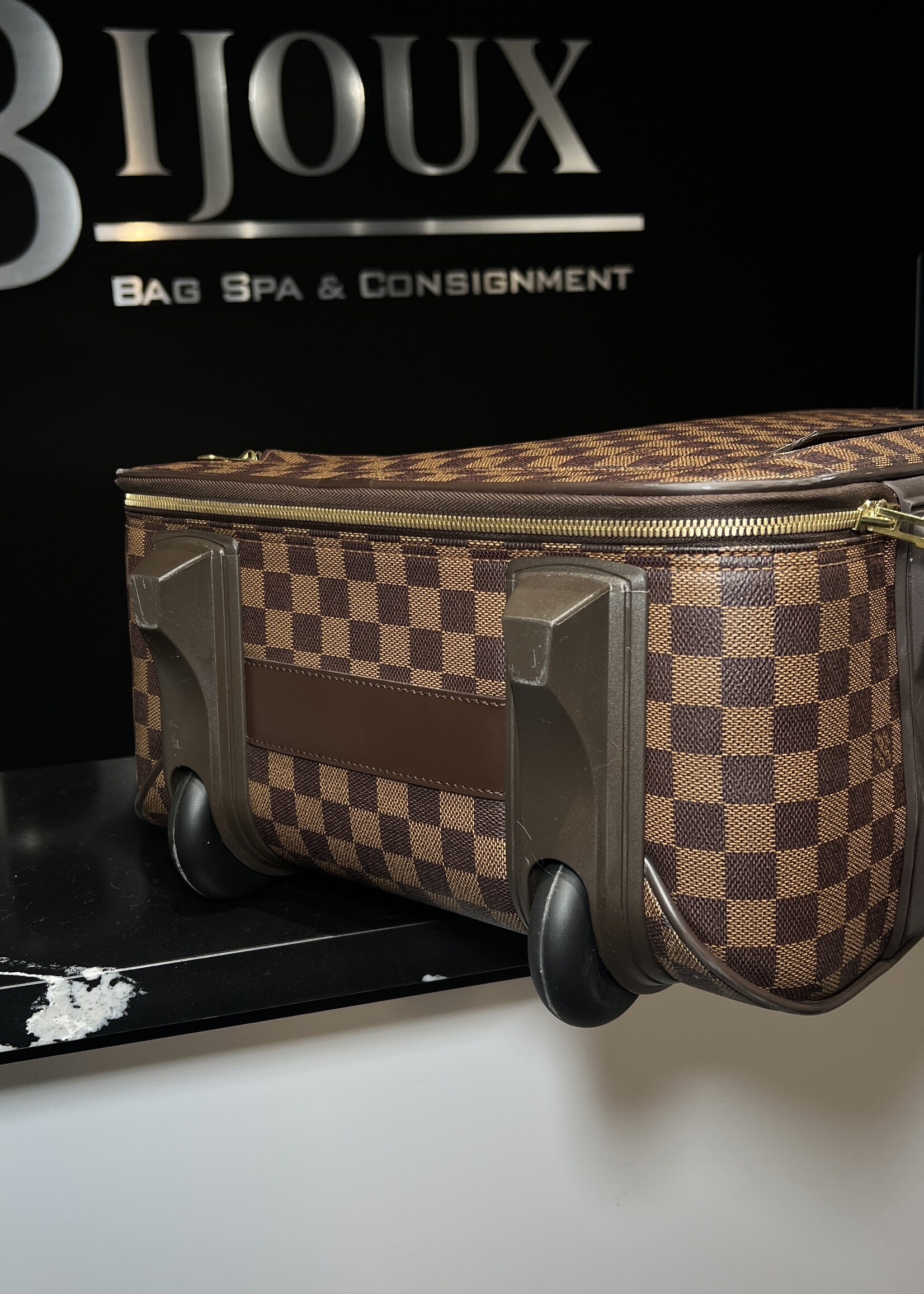 Louis Vuitton Louis Vuitton Pegases 55 Damier Ebene