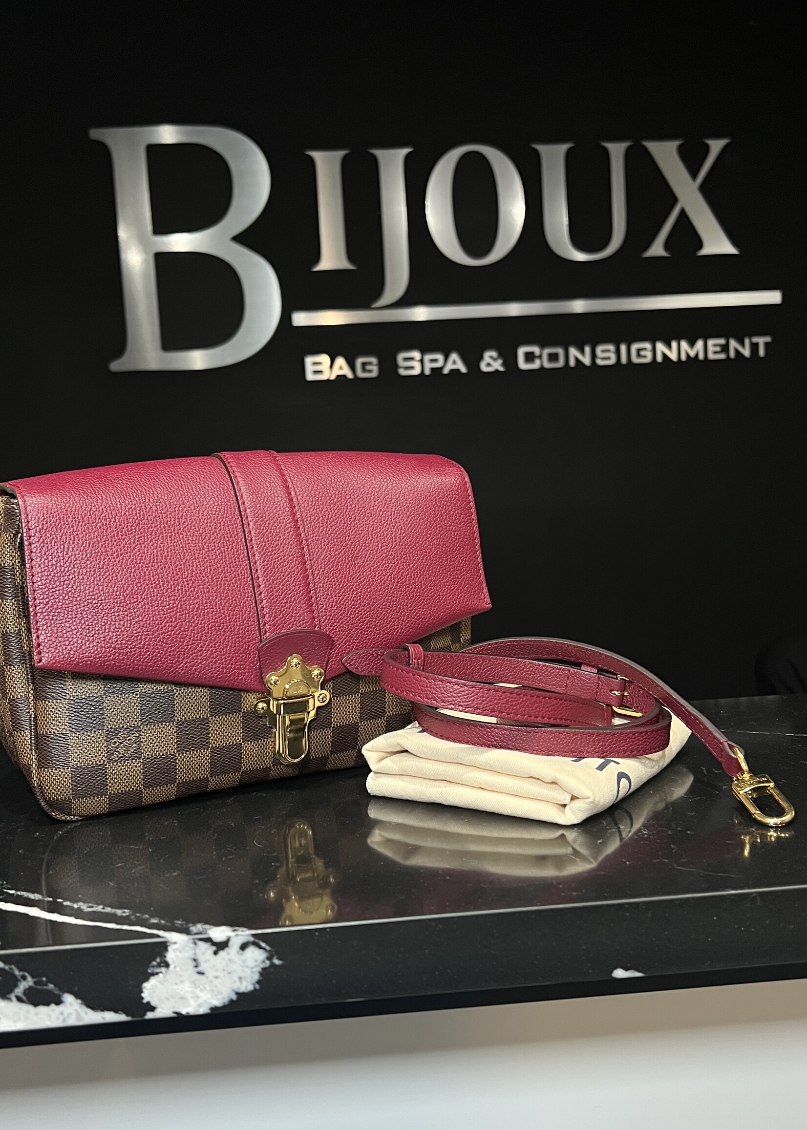 Louis Vuitton Louis Vuitton Clapton Burgundy