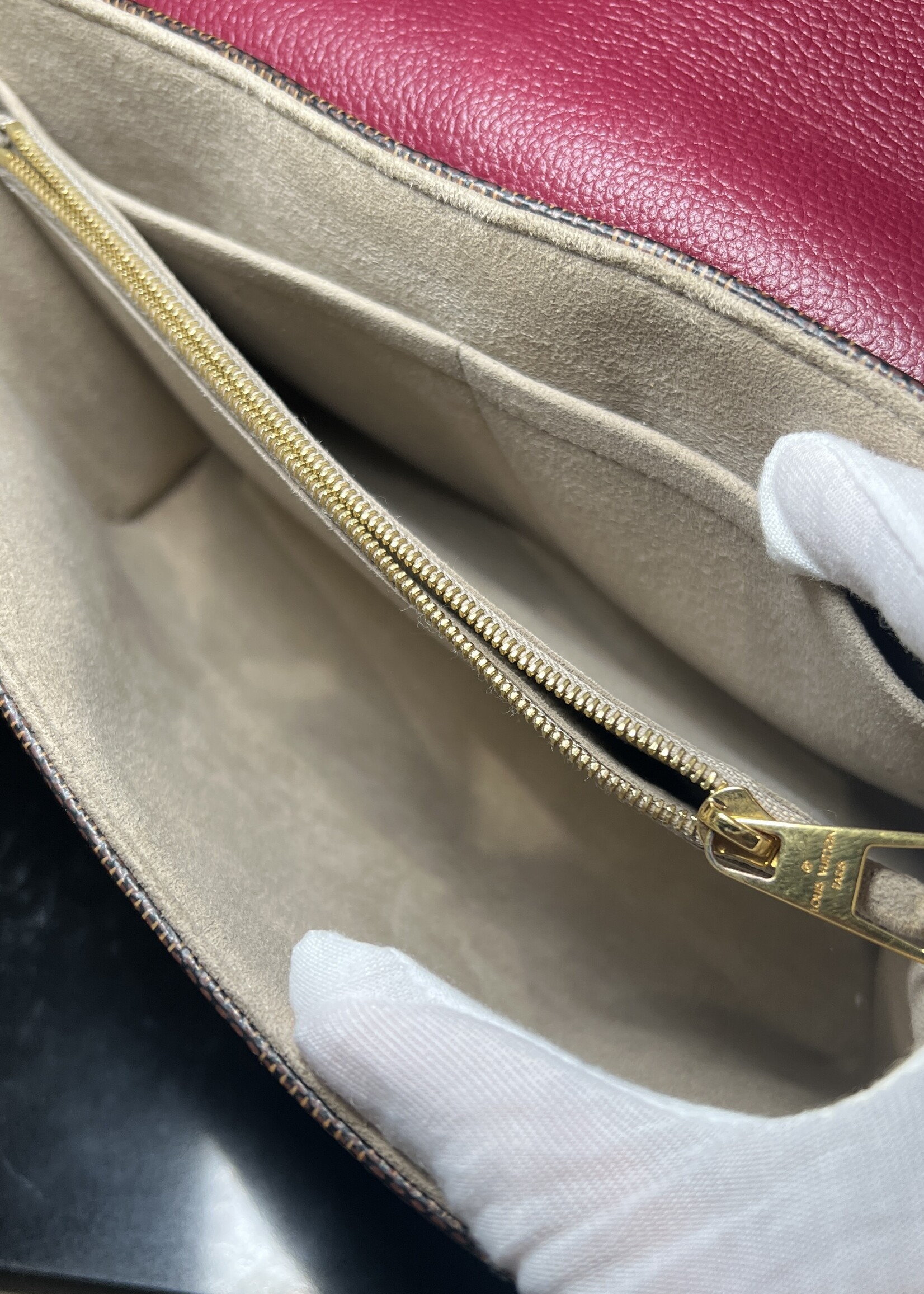 Louis Vuitton Louis Vuitton Clapton Burgundy