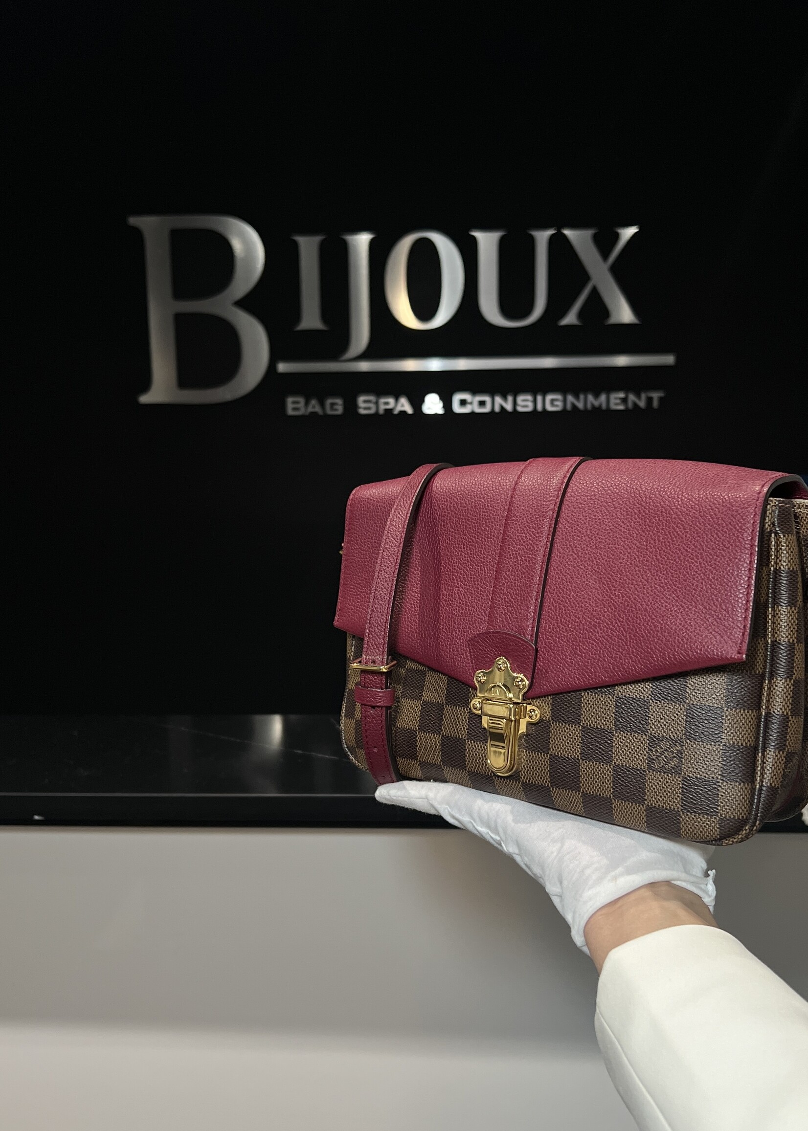 Louis Vuitton Louis Vuitton Clapton Burgundy