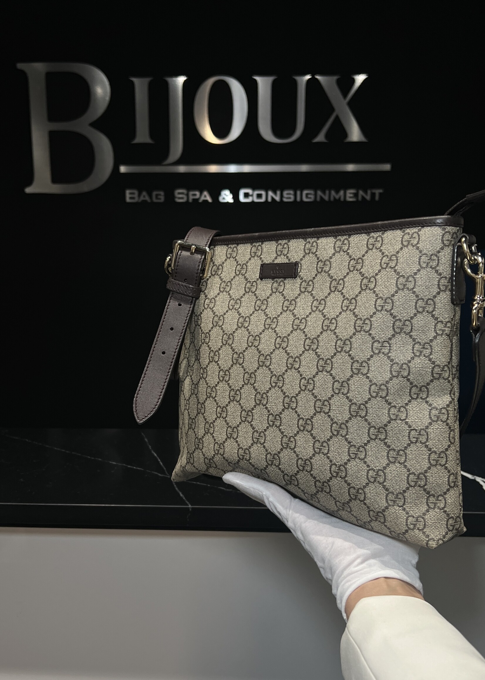 Gucci SOLD - Gucci GG Supreme Canvas Messenger