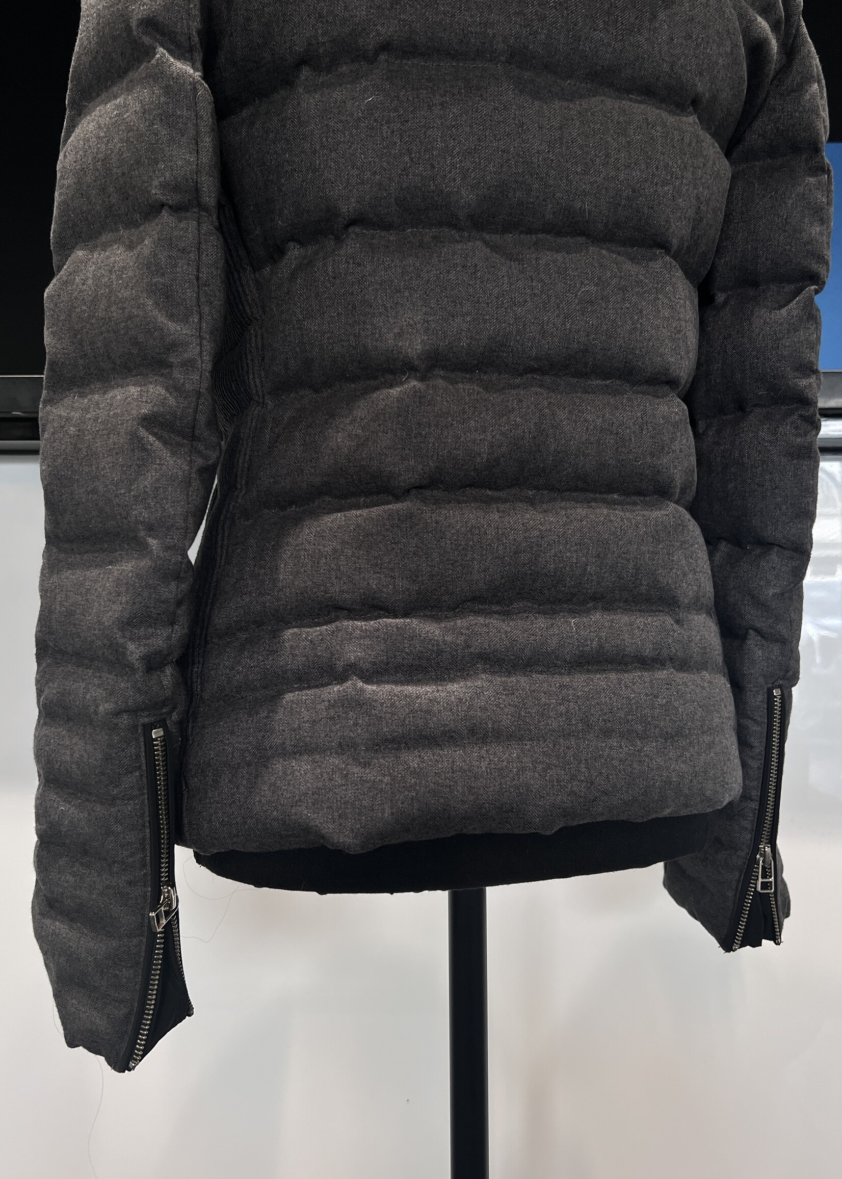 Moose Knuckle Grey Puffer Jacket  S