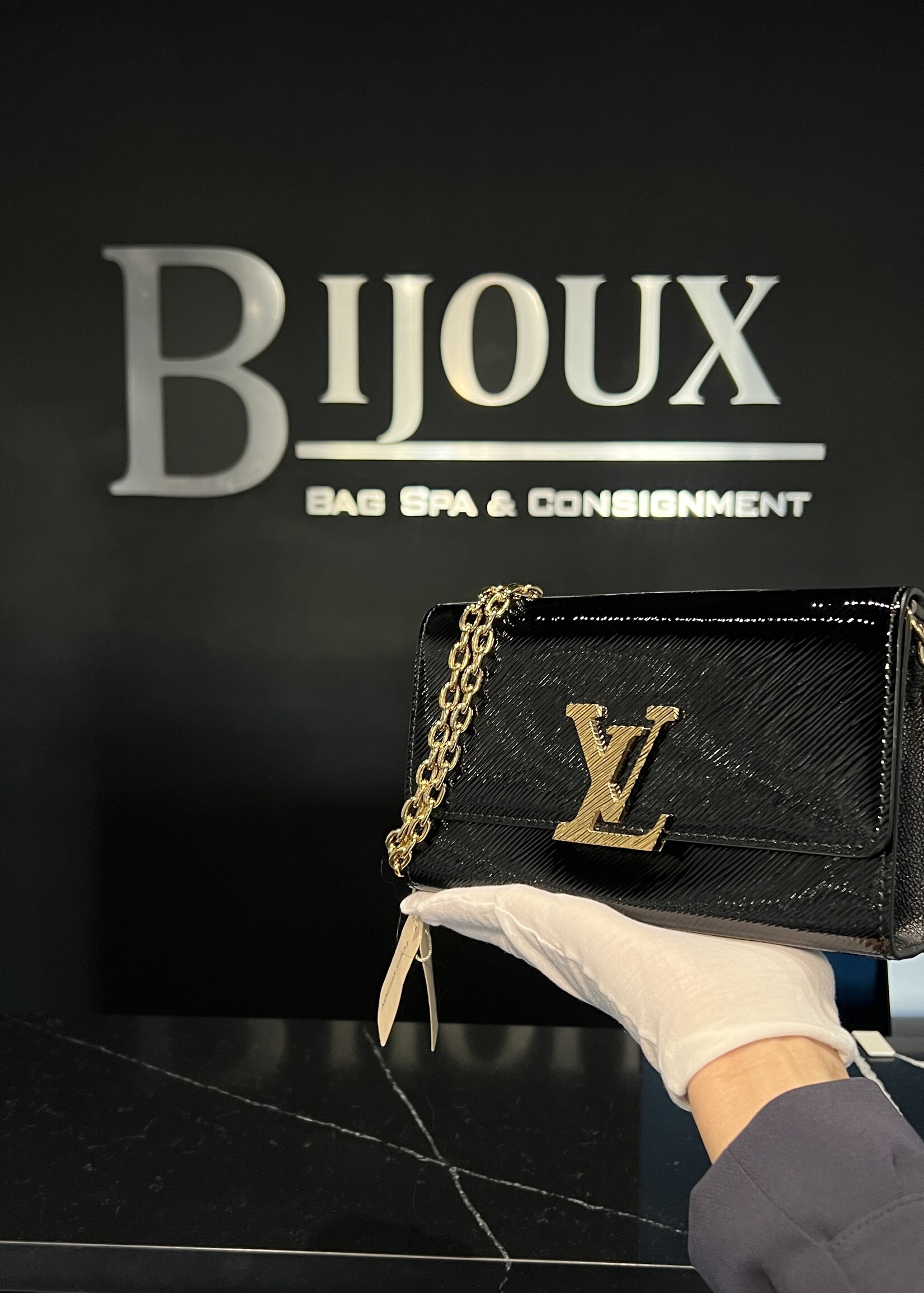 Louis Vuitton Louis Vuitton Electric Epi Pochette Louise MM