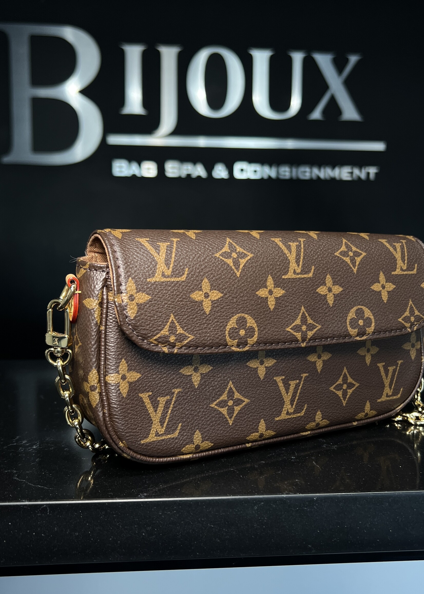 Louis Vuitton SOLD - Louis Vuitton Ivy Monogram WOC