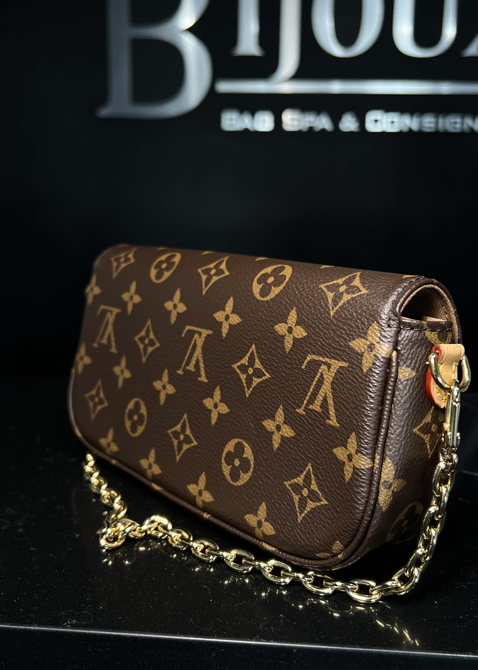Louis Vuitton SOLD - Louis Vuitton Ivy Monogram WOC