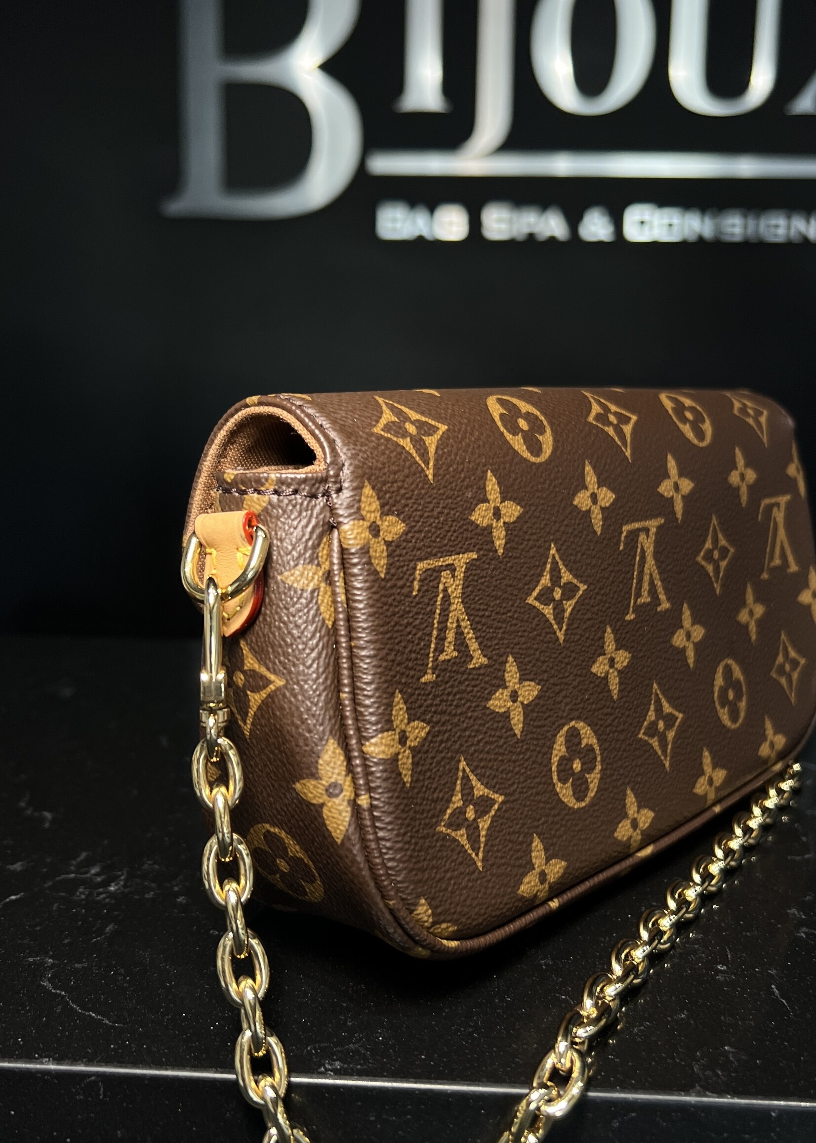 Louis Vuitton SOLD - Louis Vuitton Ivy Monogram WOC