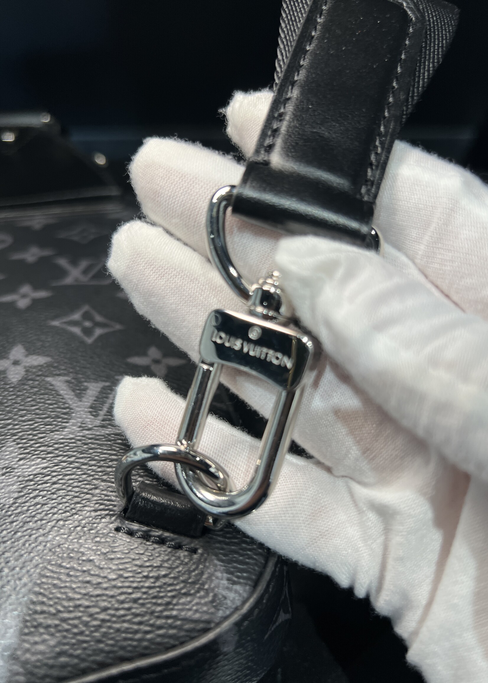 Louis Vuitton Louis Vuitton Avenue Sling Bag