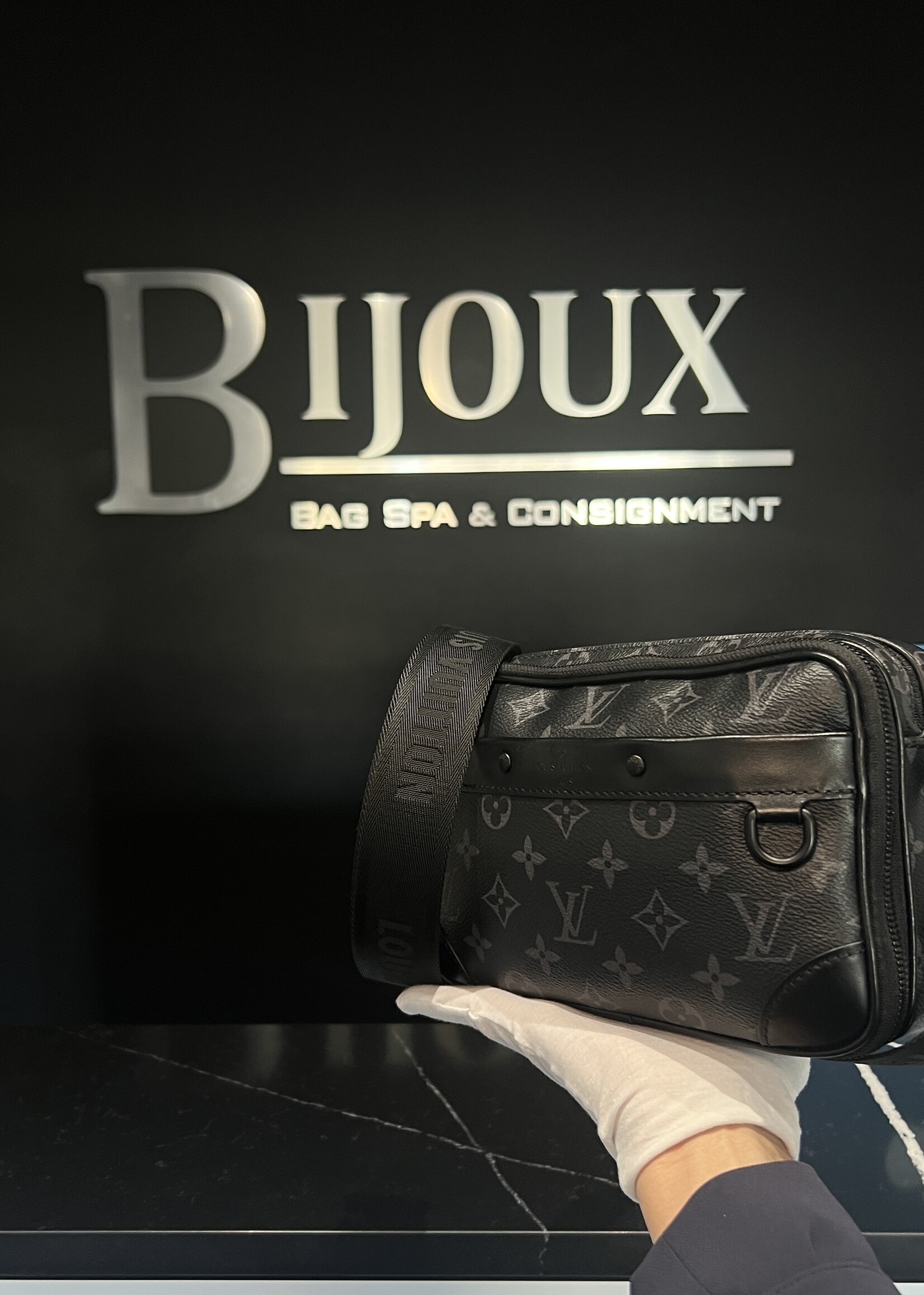 Louis Vuitton Louis Vuitton Alpha Messenger Graphite