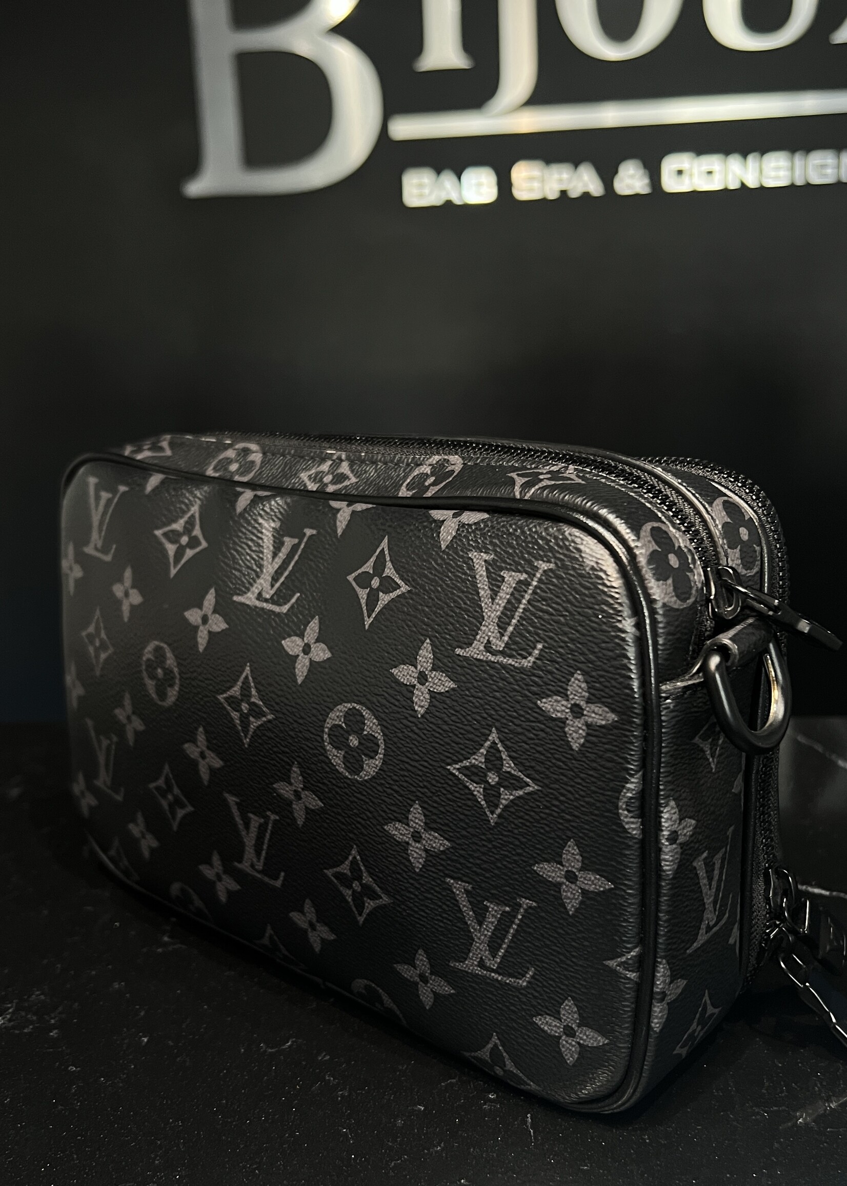 Louis Vuitton SOLD - Louis Vuitton Alpha Messenger Graphite