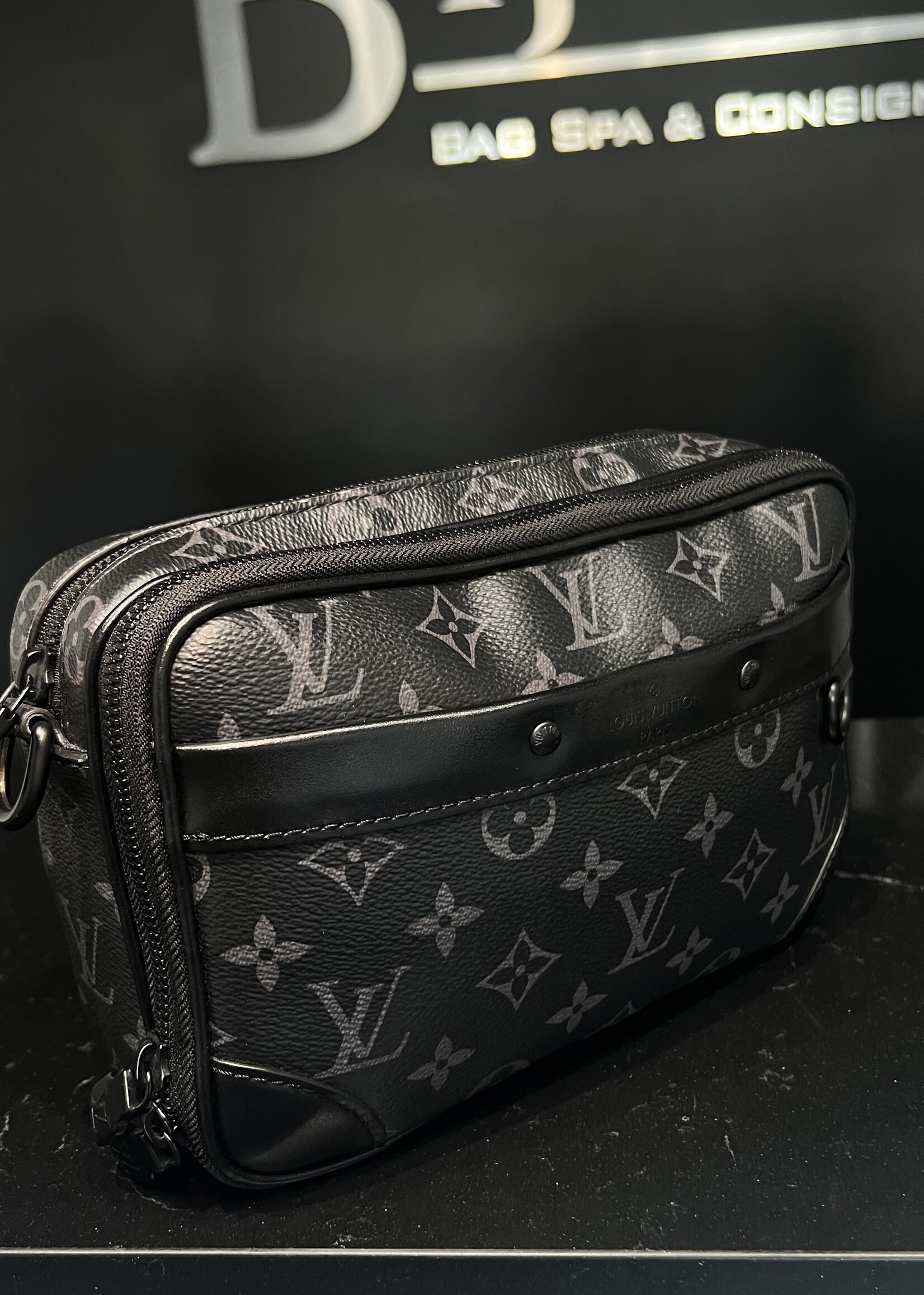Louis Vuitton Louis Vuitton Alpha Messenger Graphite