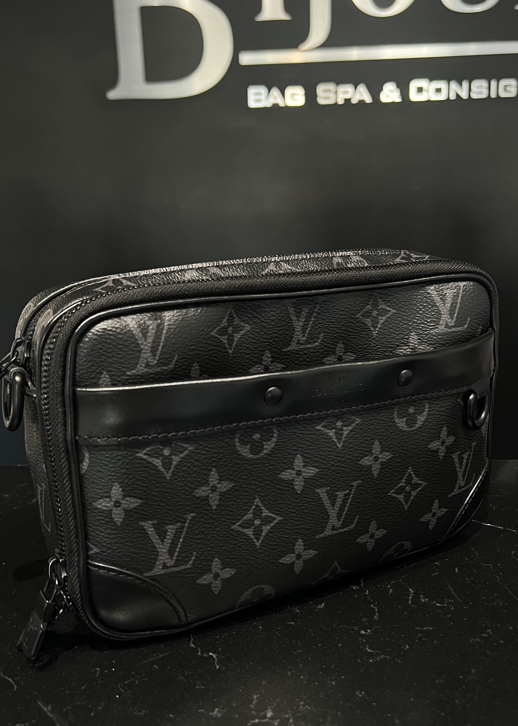 Louis Vuitton Louis Vuitton Alpha Messenger Graphite