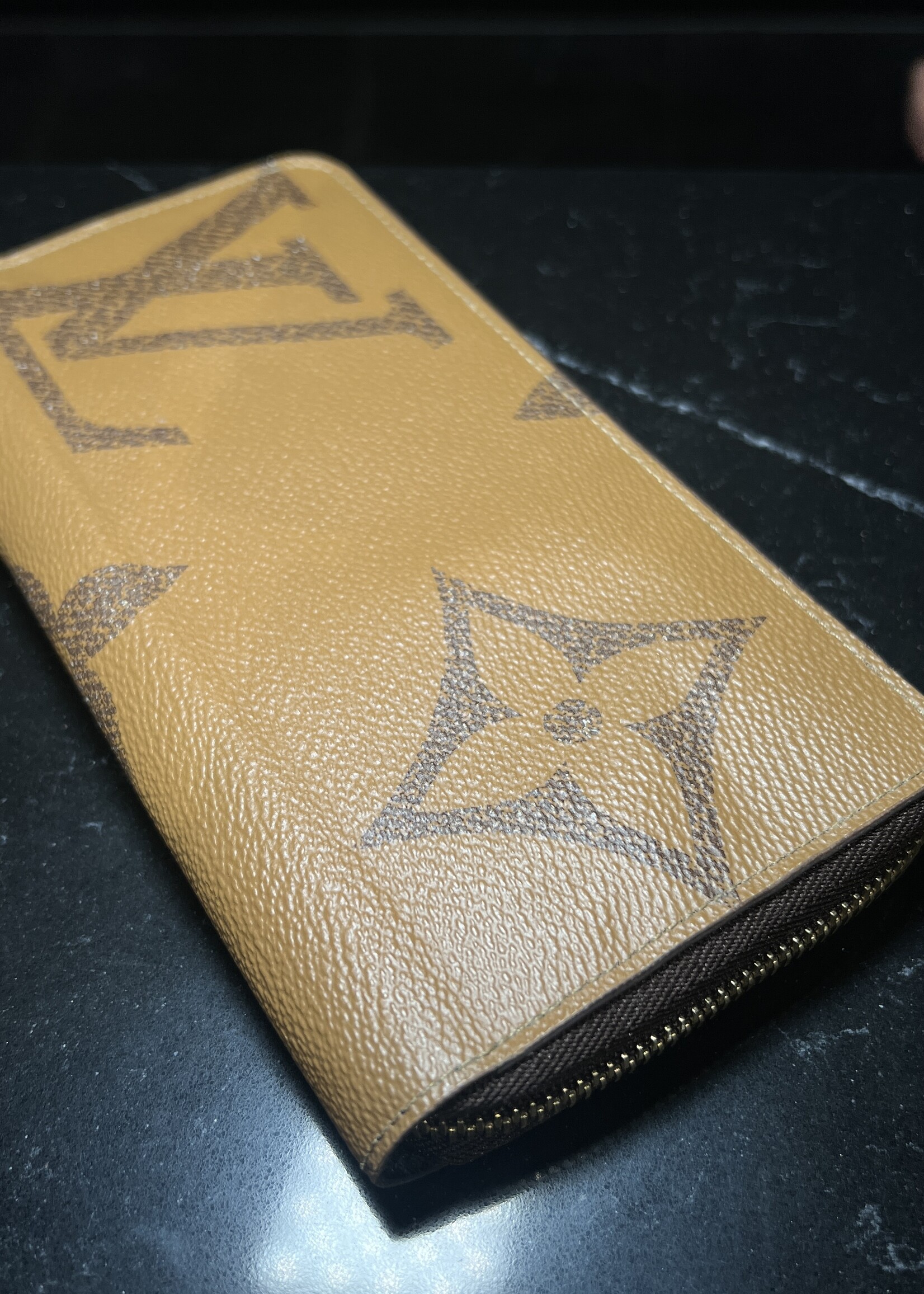 Louis Vuitton Louis Vuitton Reverse Zip Wallet