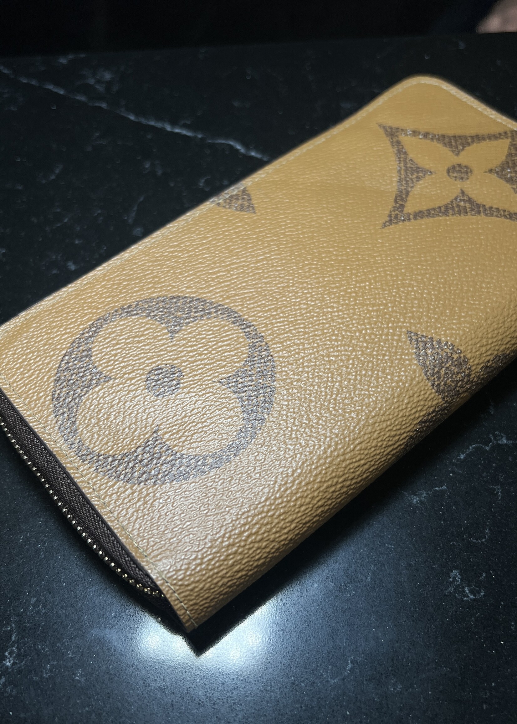 Louis Vuitton Louis Vuitton Reverse Zip Wallet