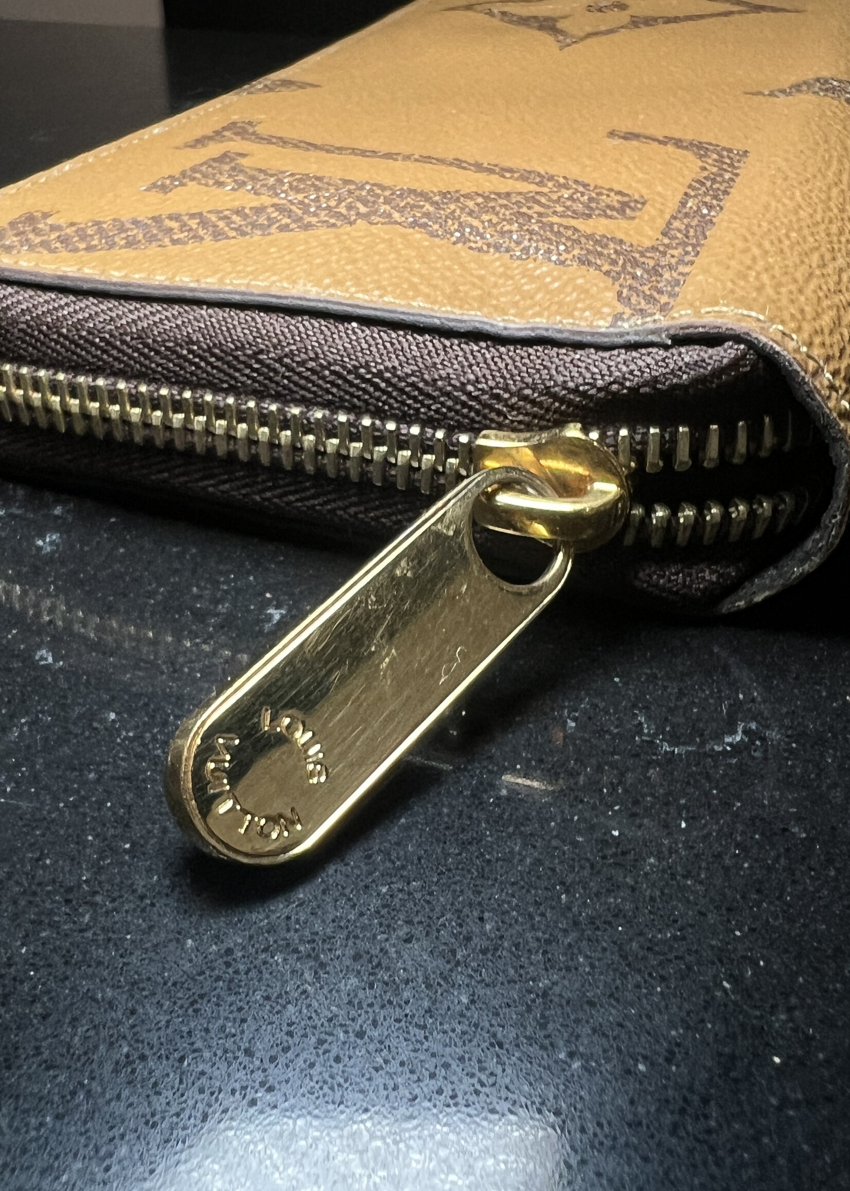 Louis Vuitton Louis Vuitton Reverse Zip Wallet