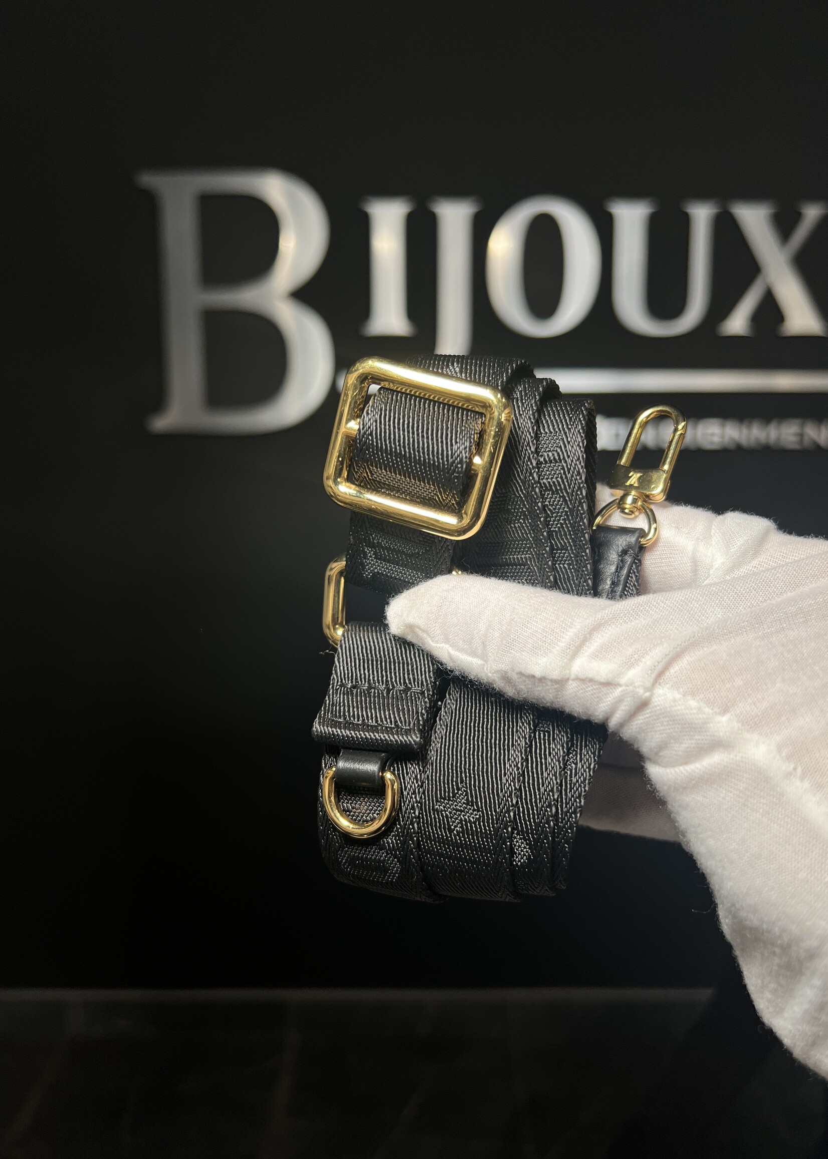 Louis Vuitton SOLD - Louis Vuitton Monogram Fall For You Felicie Strap & Go Black