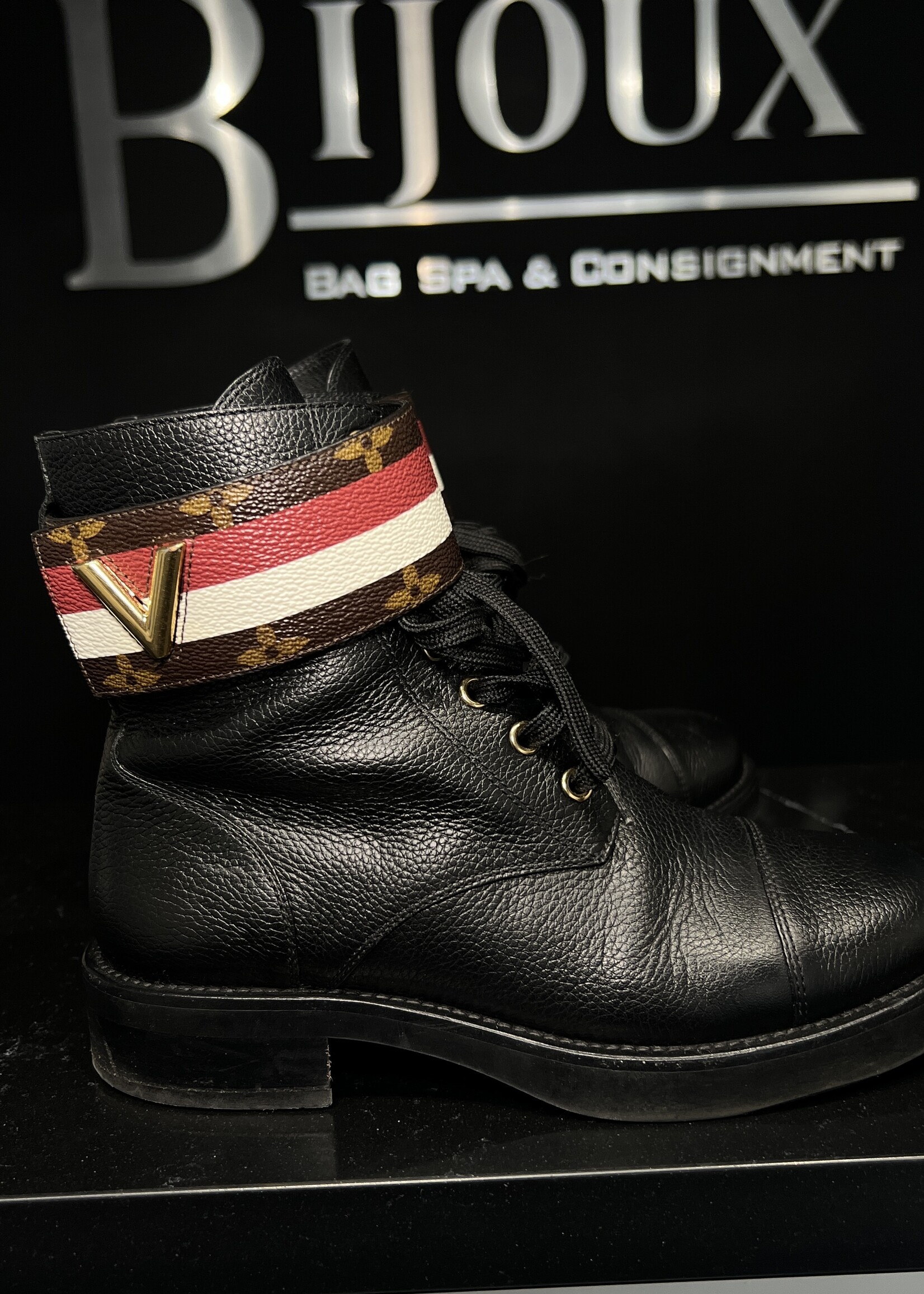 Louis Vuitton Louis Vuitton Wonderland Flat Ranger Combat Boots 36.5