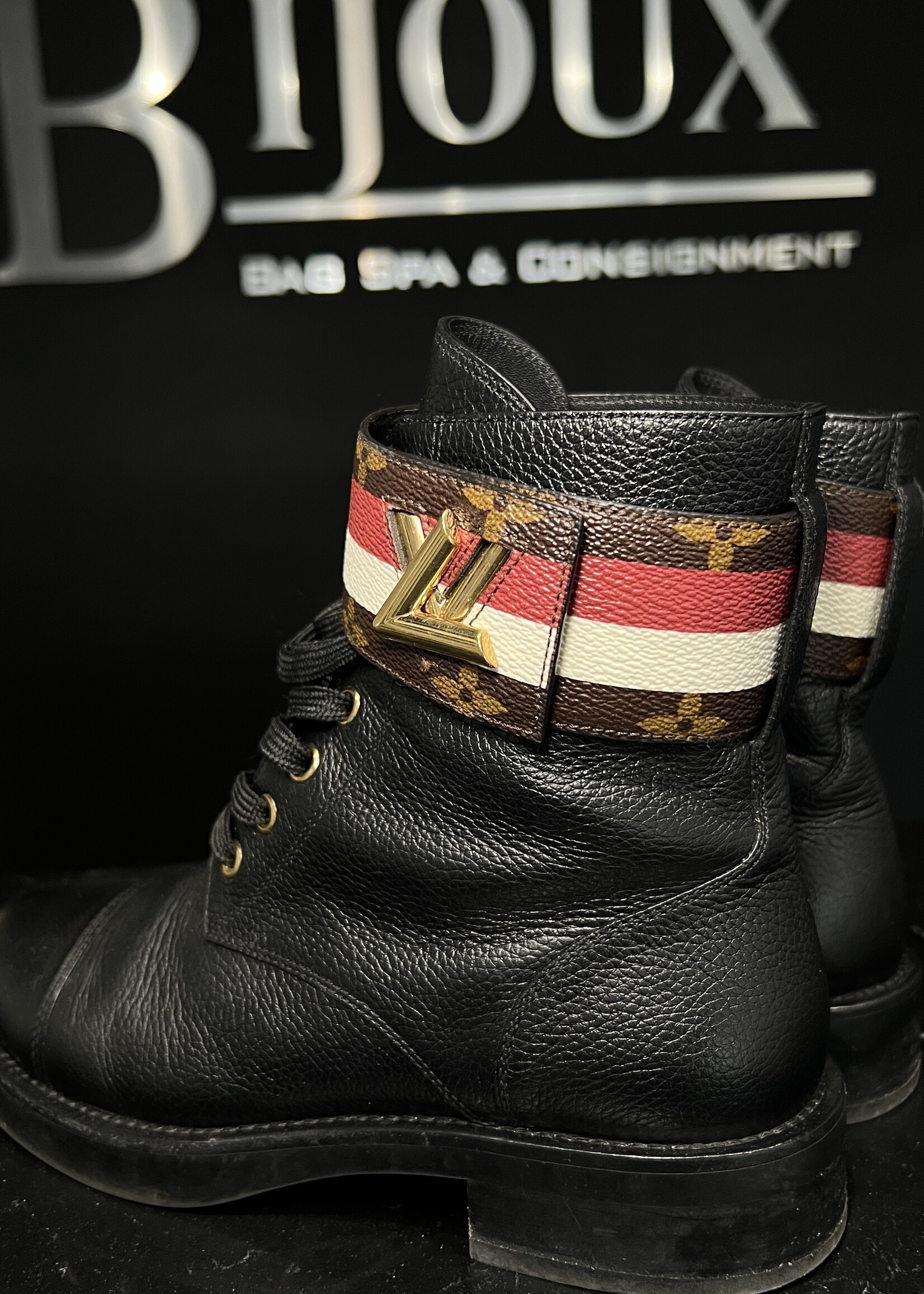 Louis Vuitton Louis Vuitton Wonderland Flat Ranger Combat Boots 36.5