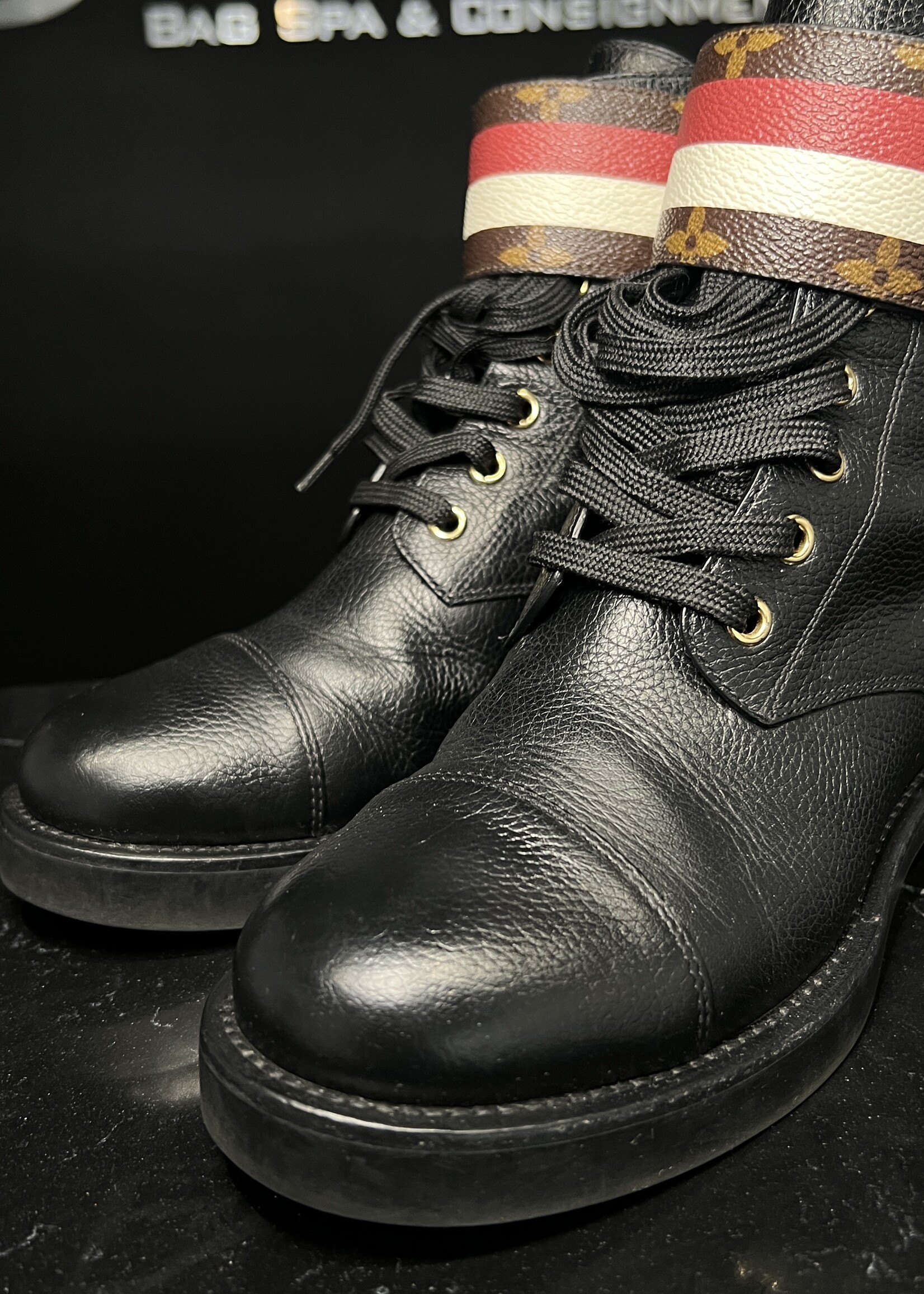 Louis Vuitton Louis Vuitton Wonderland Flat Ranger Combat Boots 36.5
