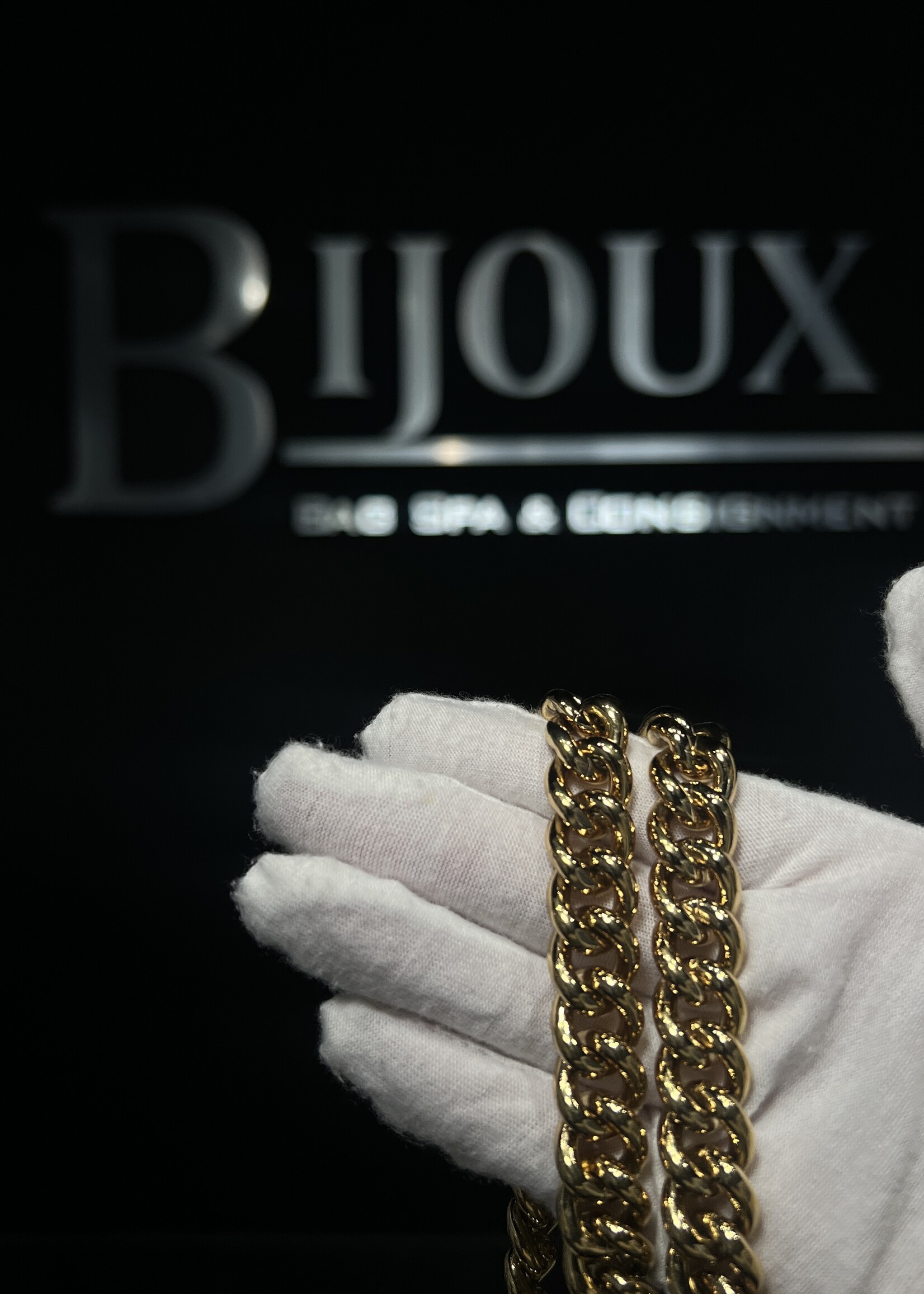 Gucci Gucci White Pearl Studded Padlock Shoulder Bag