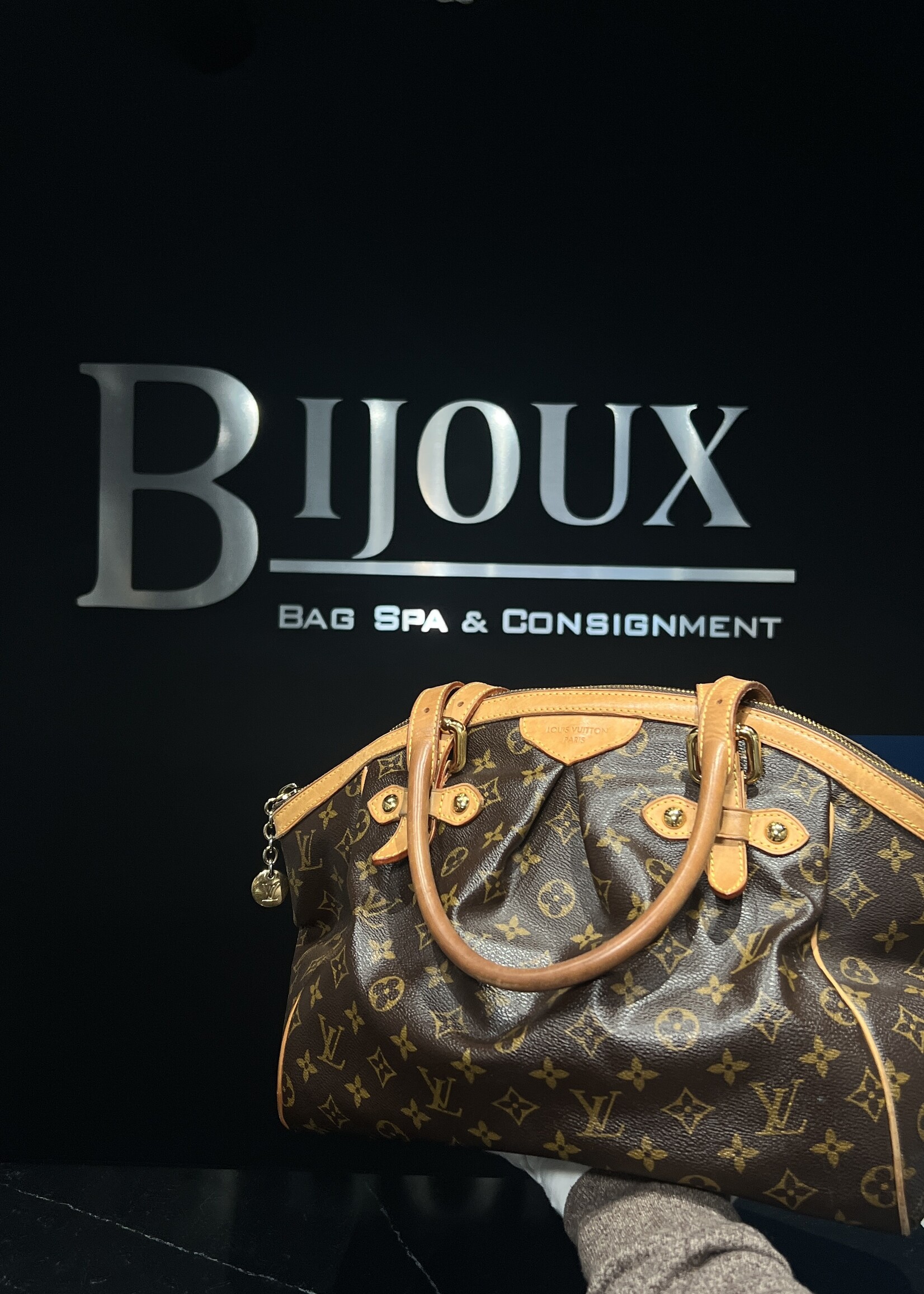 Louis Vuitton Louis Vuitton Tivoli MM