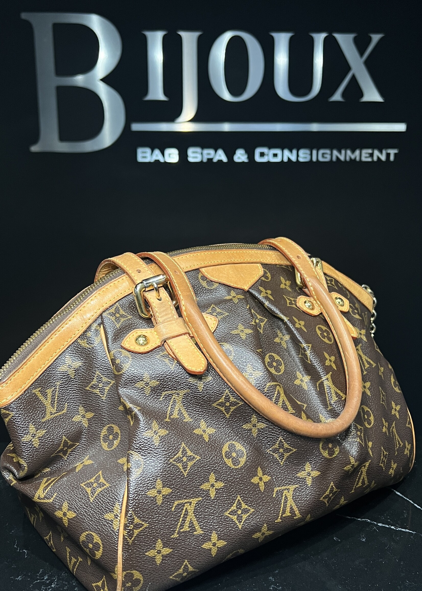 Louis Vuitton Louis Vuitton Tivoli MM