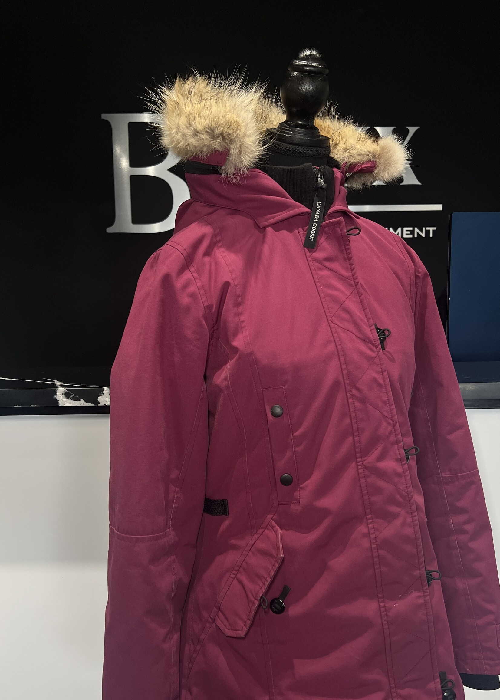SOLD- Canada Goose Kensington Parka - M