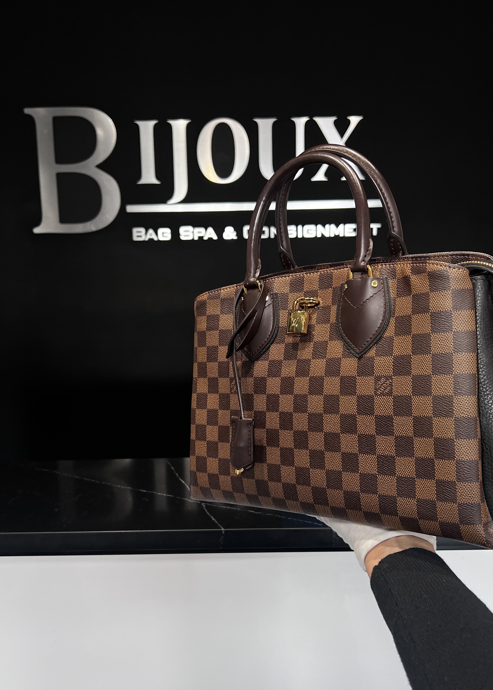 Louis Vuitton Louis Vuitton Normandy MM