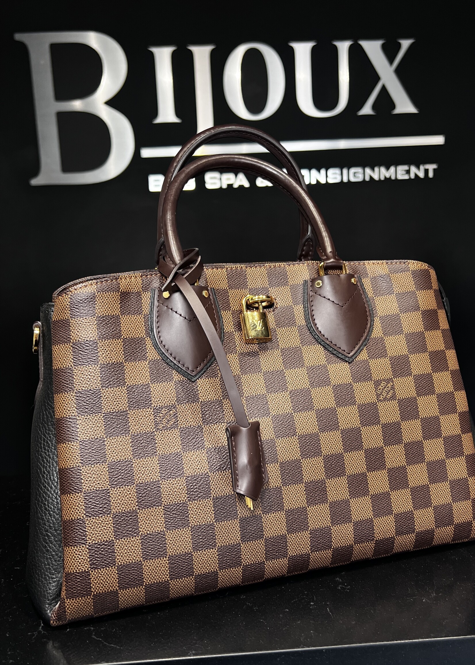 Louis Vuitton Louis Vuitton Normandy MM