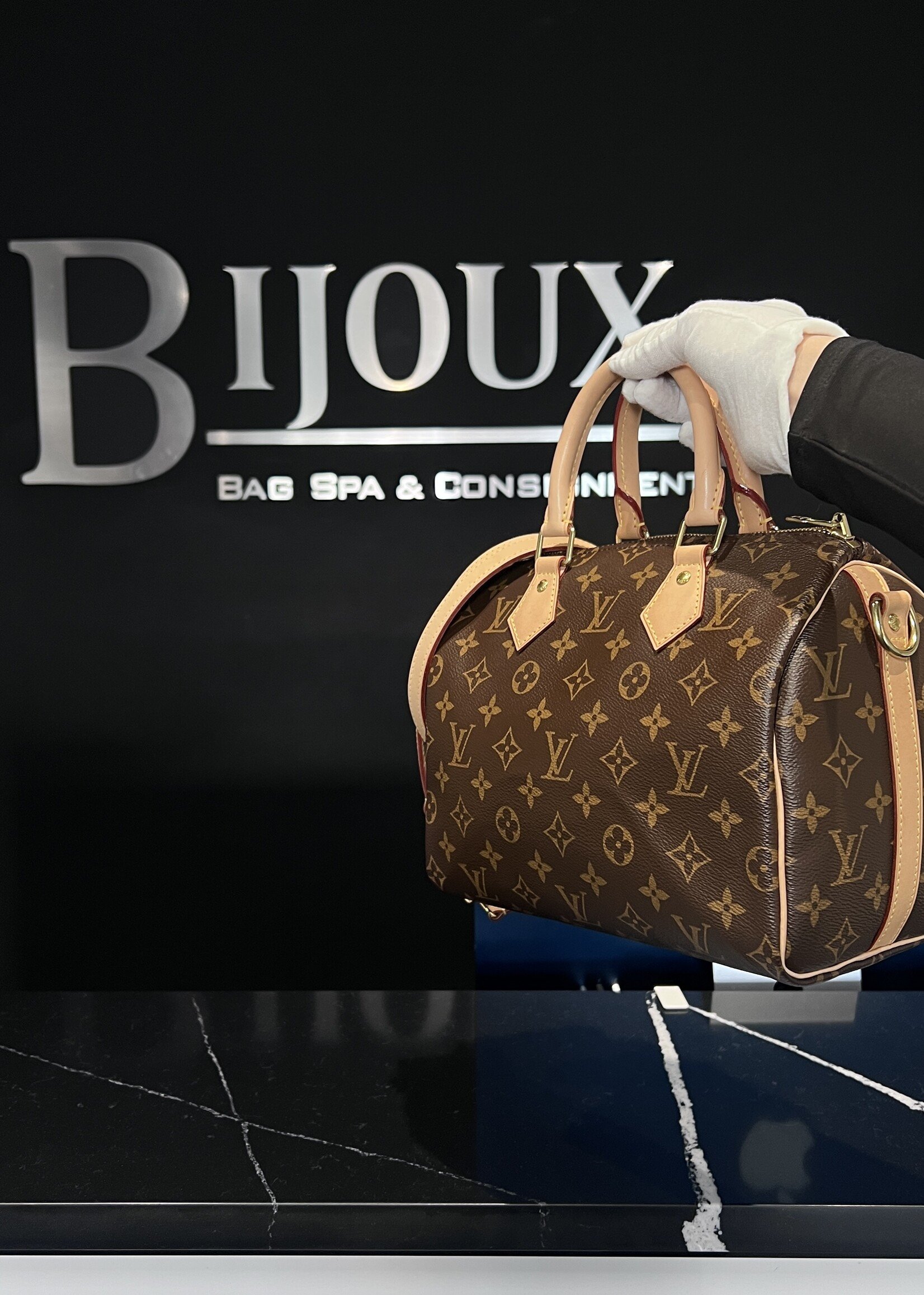Louis Vuitton SOLD - Louis Vuitton 25 Monogram Bandouliere