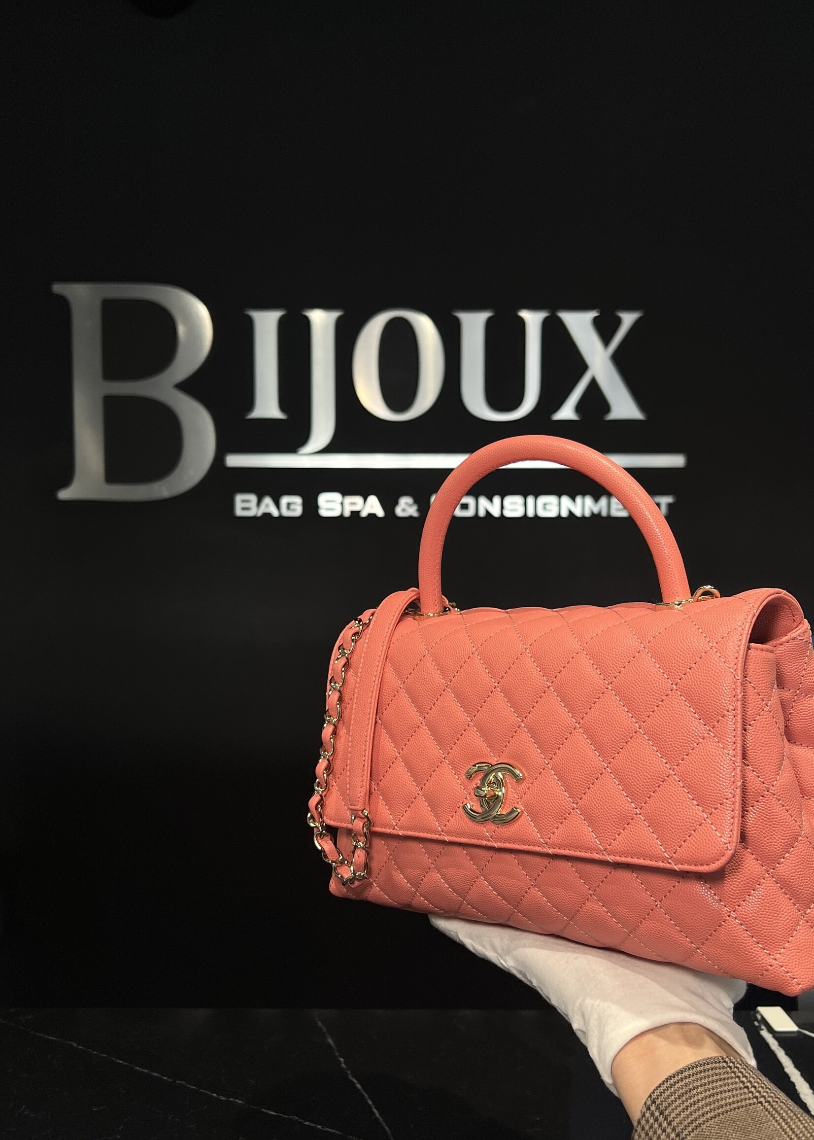 Chanel Chanel Medium Coco Handle GHW