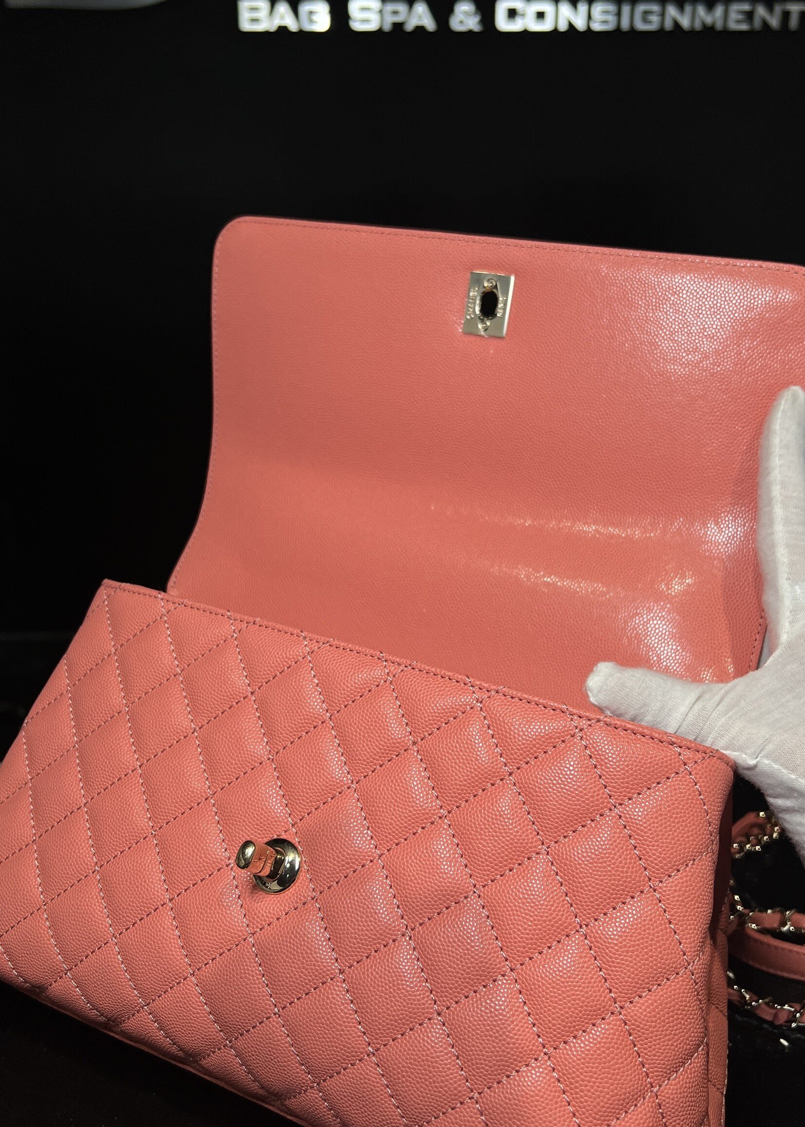 Chanel Chanel Medium Coco Handle GHW