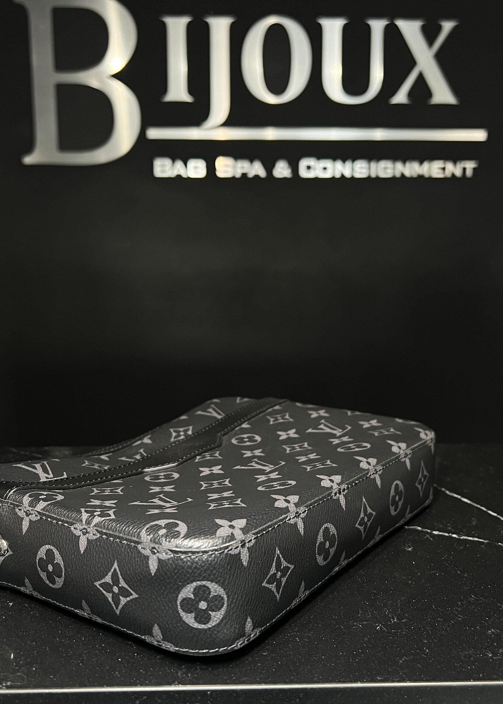 Louis Vuitton Louis Vuitton Trio Messenger Bag