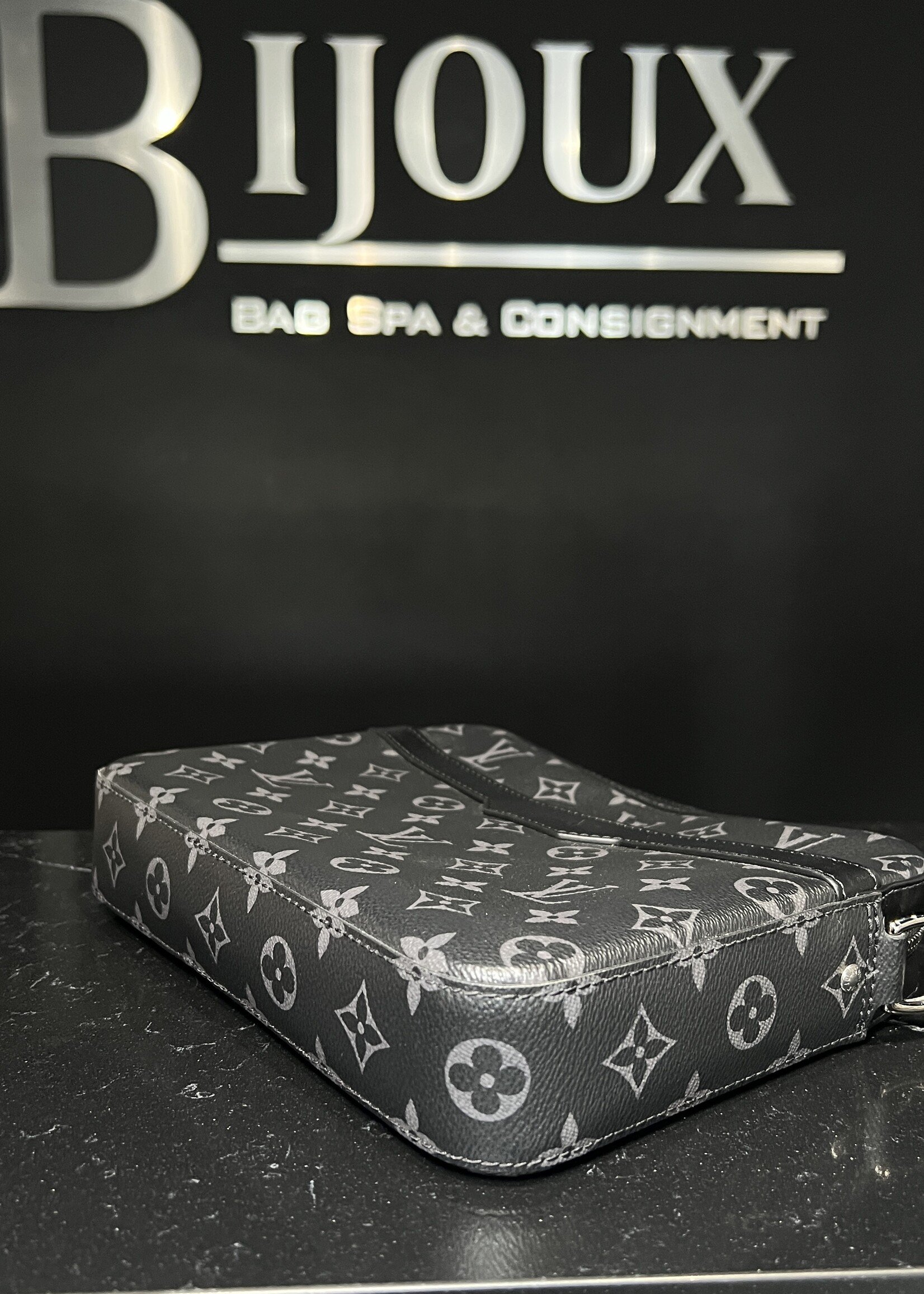 Louis Vuitton Louis Vuitton Trio Messenger Bag