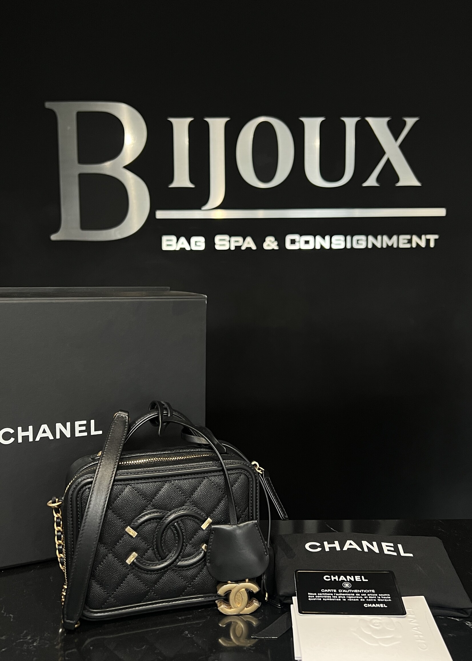 Chanel Chanel Small Caviar CC Filigree Vanity Case