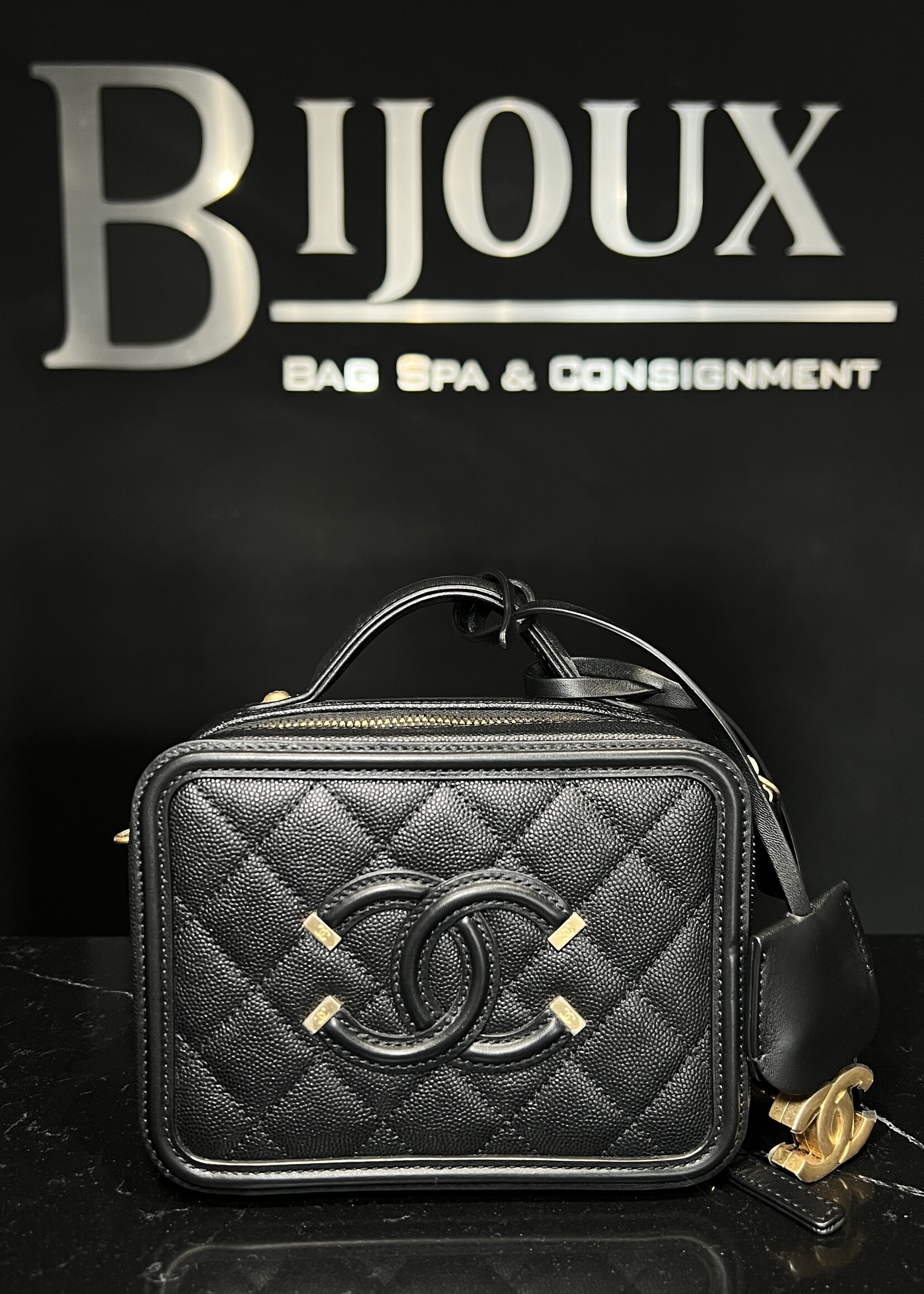 Chanel Chanel Small Caviar CC Filigree Vanity Case