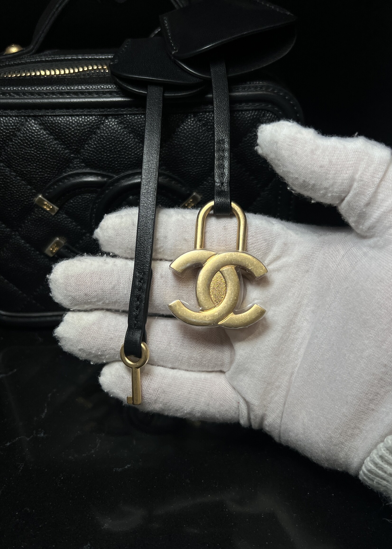 Chanel Chanel Small Caviar CC Filigree Vanity Case