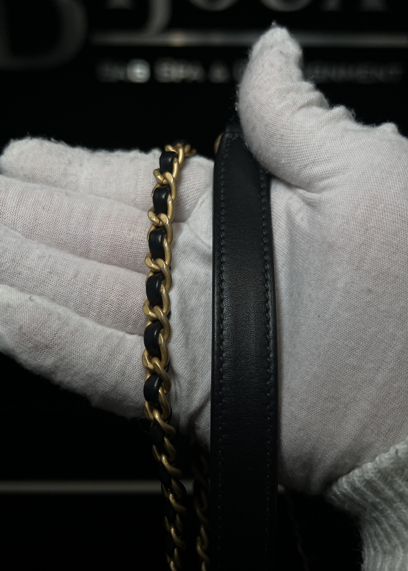 Chanel Chanel Small Caviar CC Filigree Vanity Case