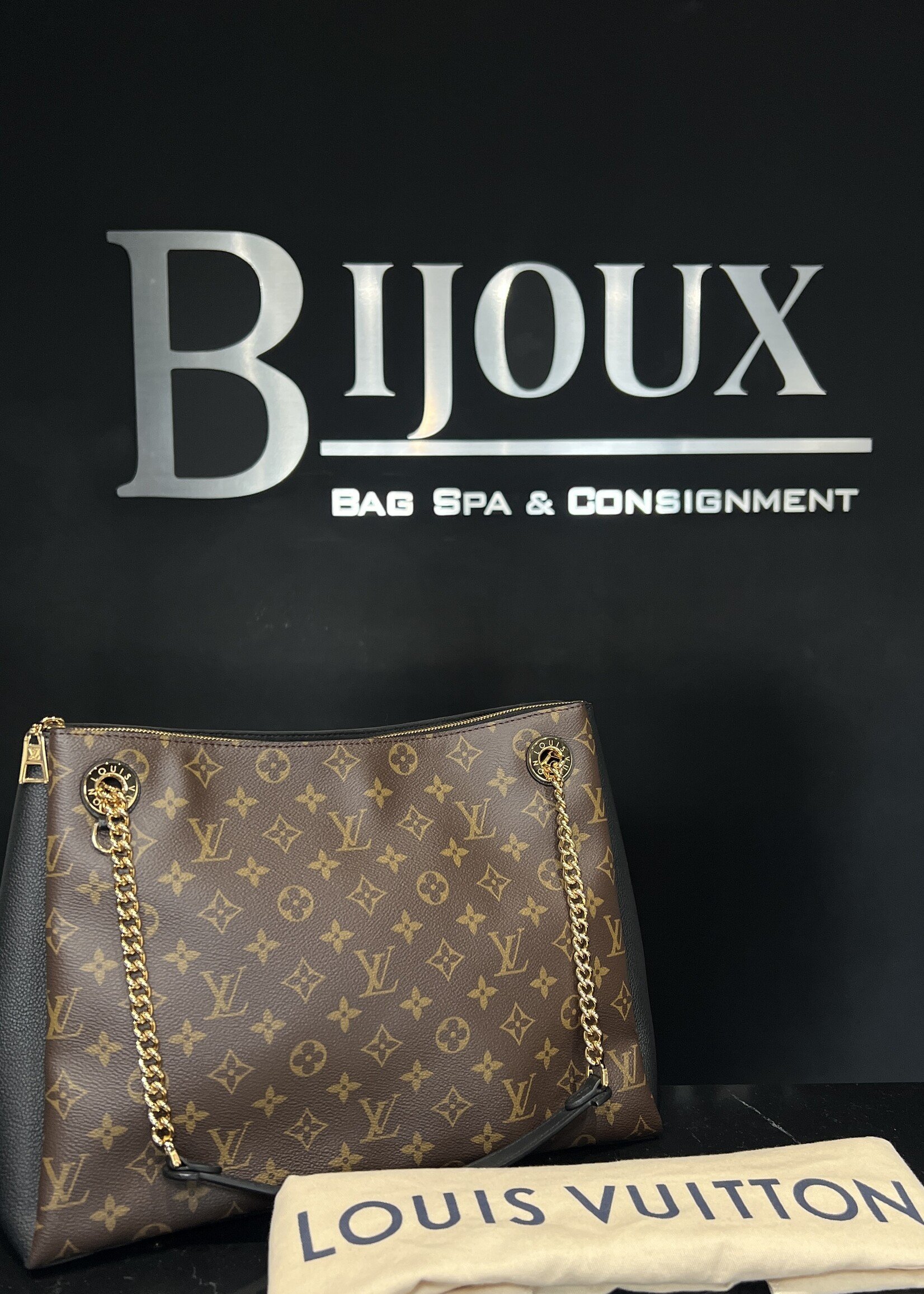 Louis Vuitton Louis Vuitton Surene MM