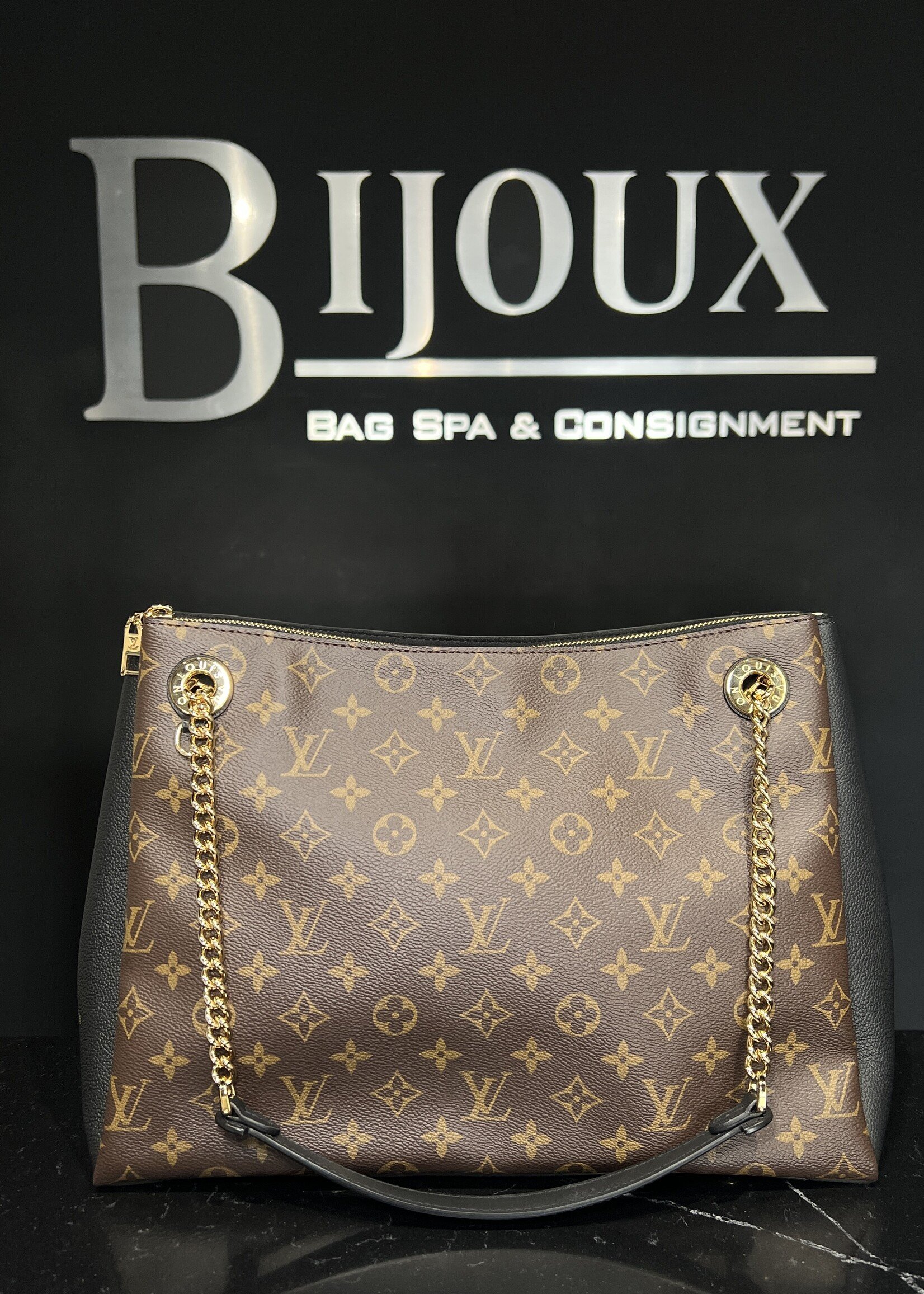 Louis Vuitton Louis Vuitton Surene MM