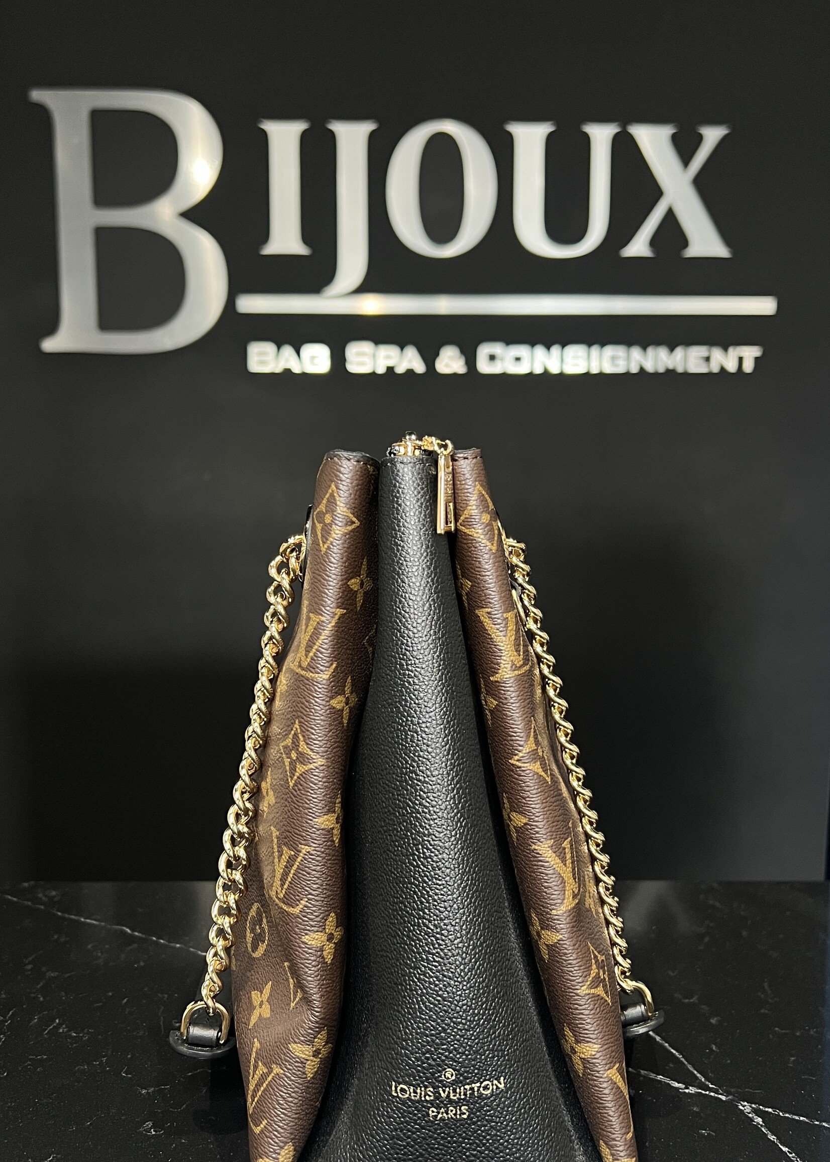 Louis Vuitton Louis Vuitton Surene MM