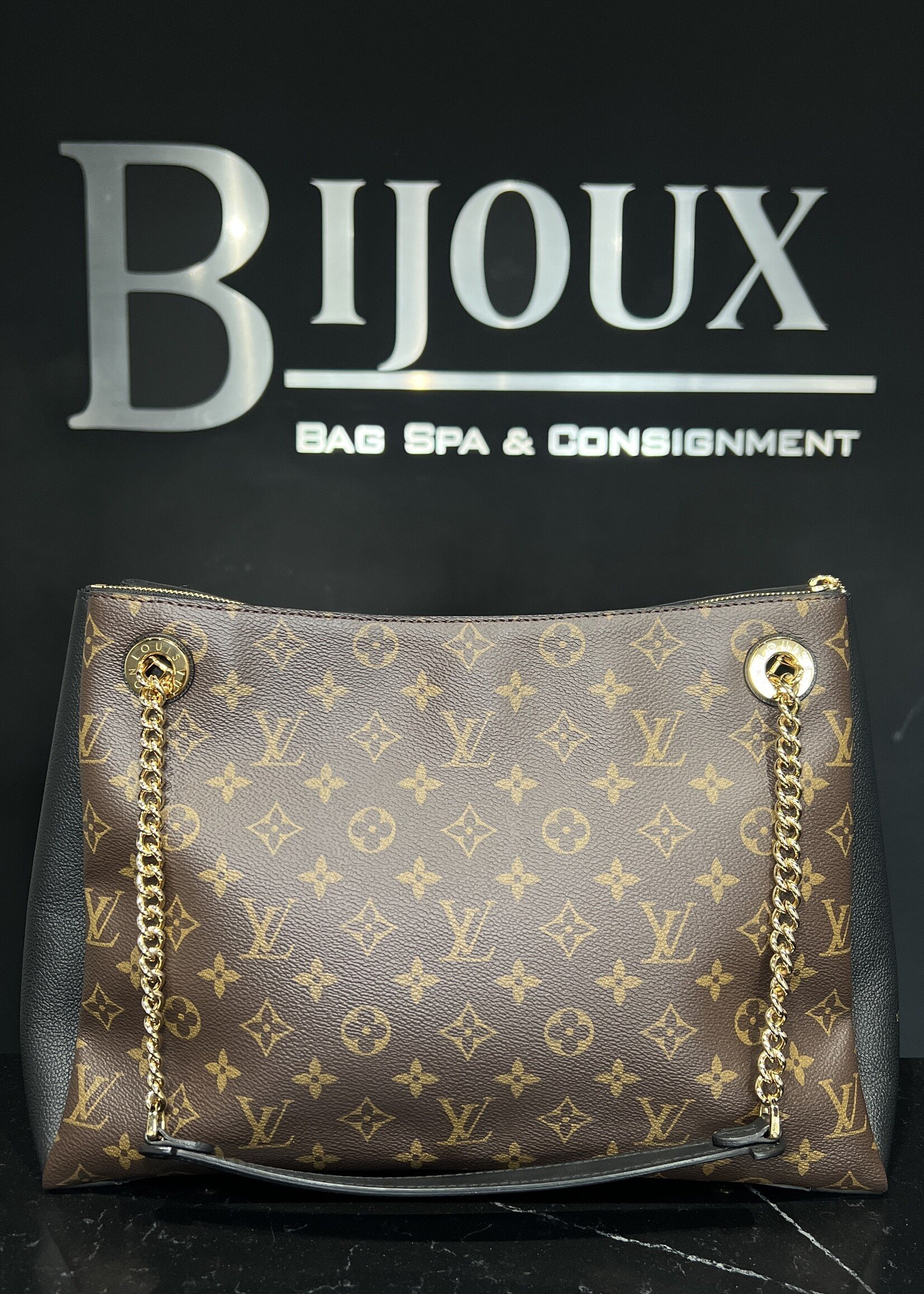 Louis Vuitton Louis Vuitton Surene MM