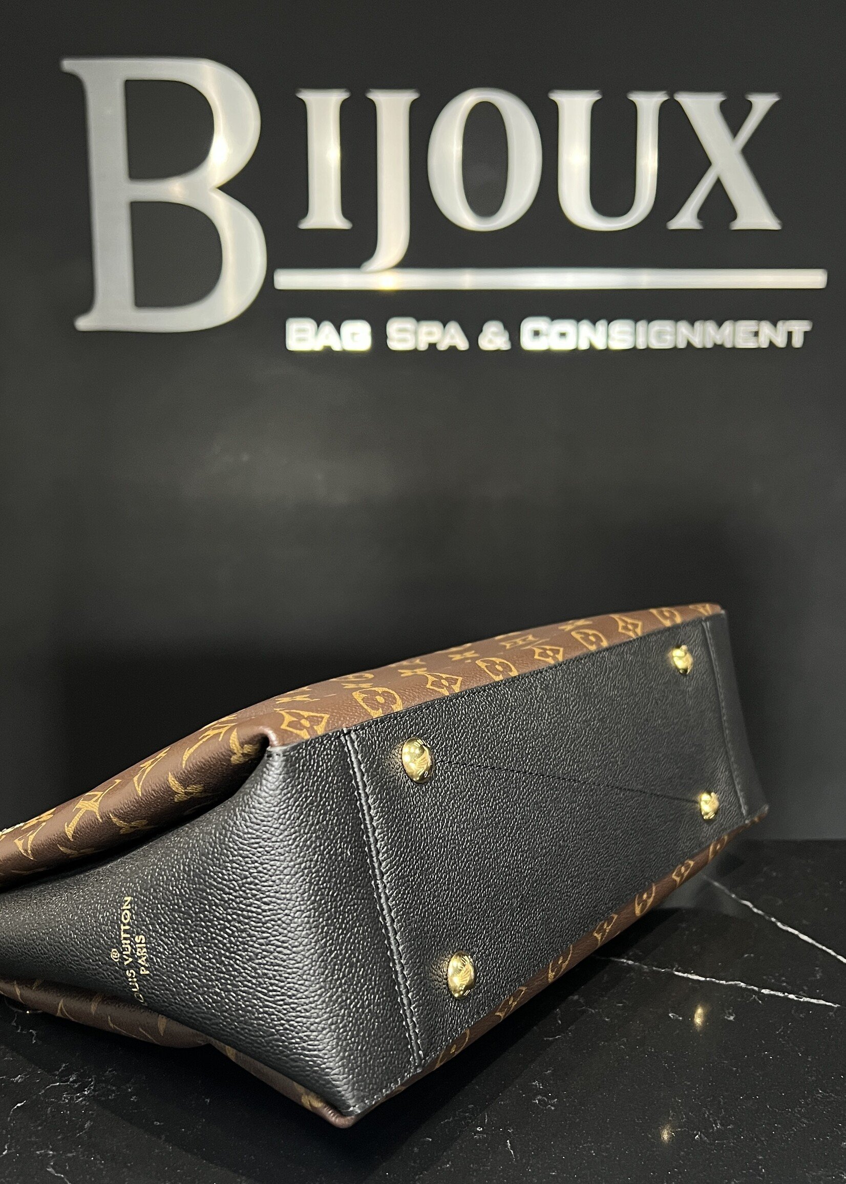 Louis Vuitton Louis Vuitton Surene MM