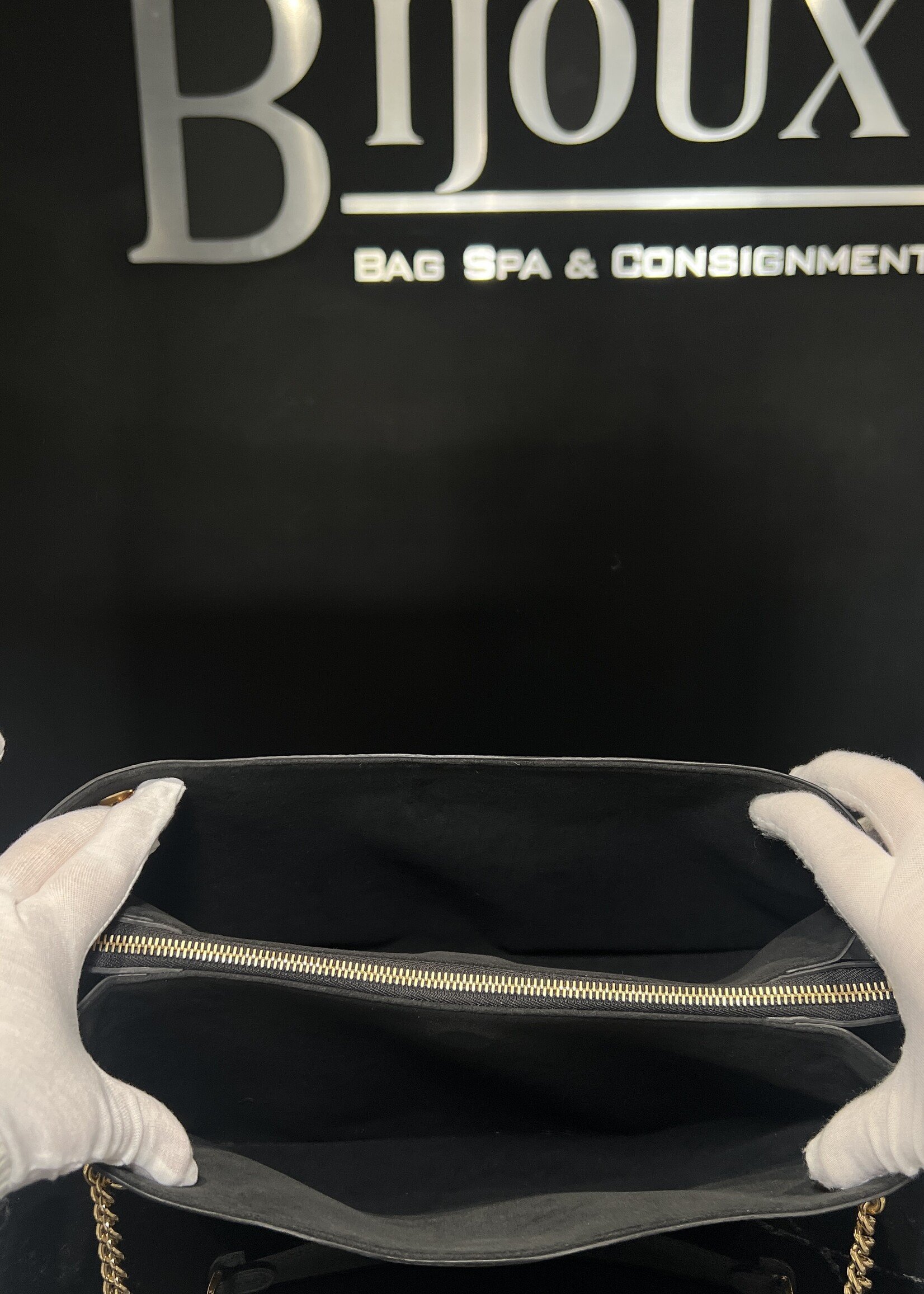 Louis Vuitton Louis Vuitton Surene MM