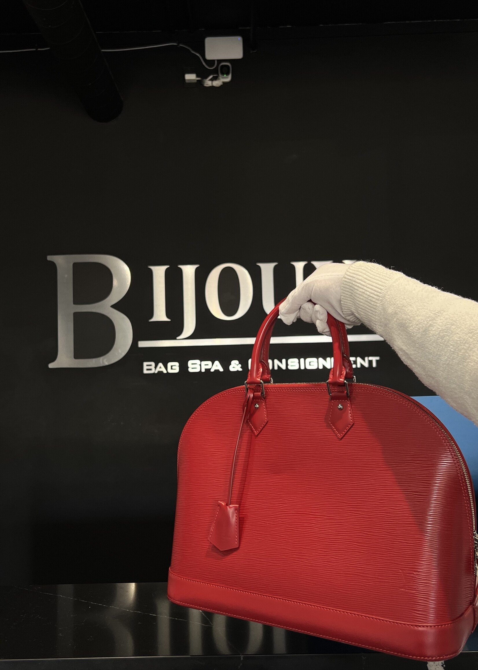 Louis Vuitton Louis Vuitton Alma GM Red