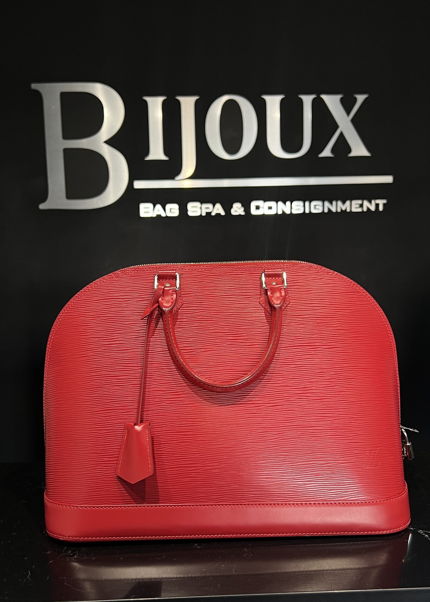 Louis Vuitton Louis Vuitton Alma GM Red