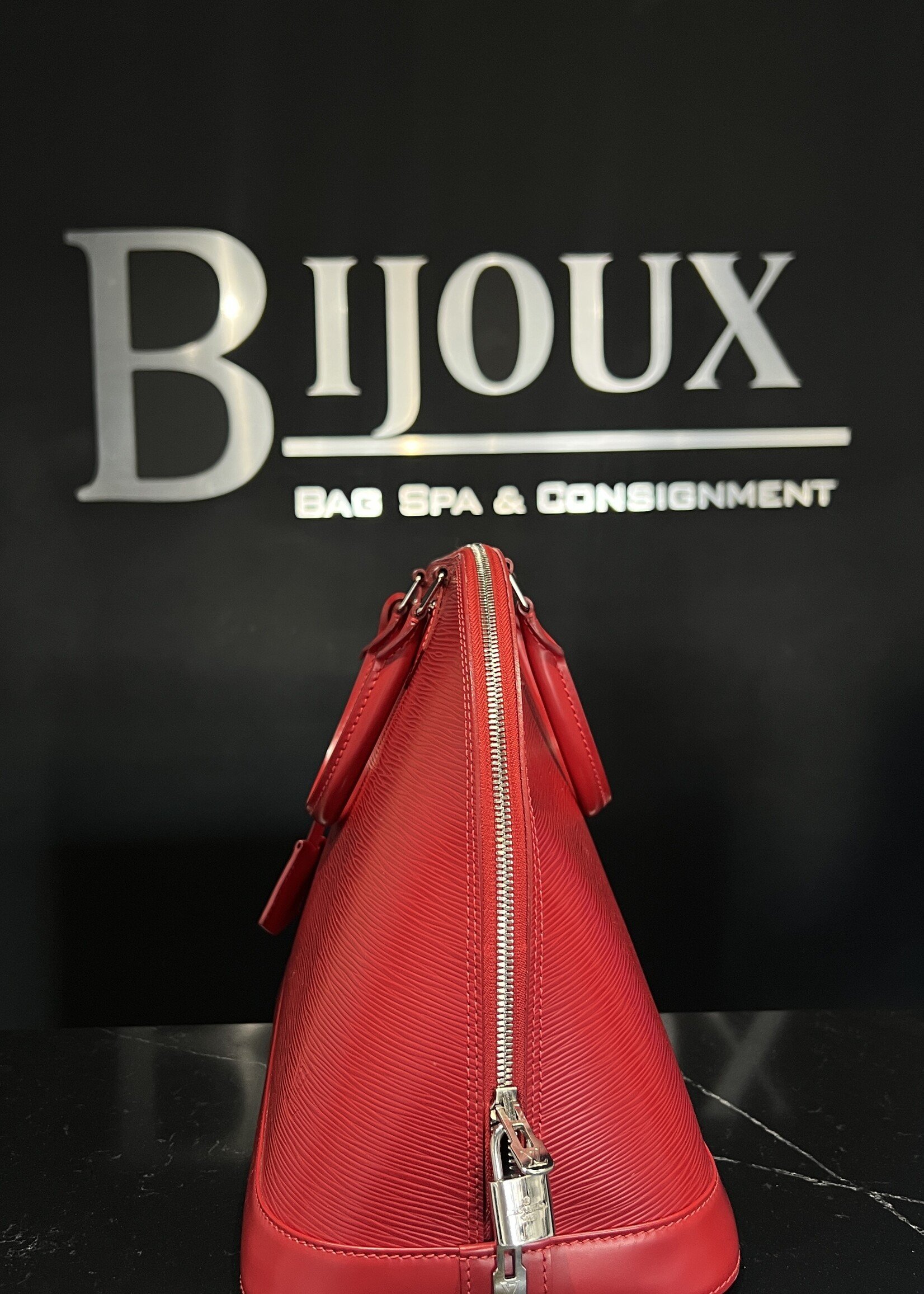 Louis Vuitton Louis Vuitton Alma GM Red